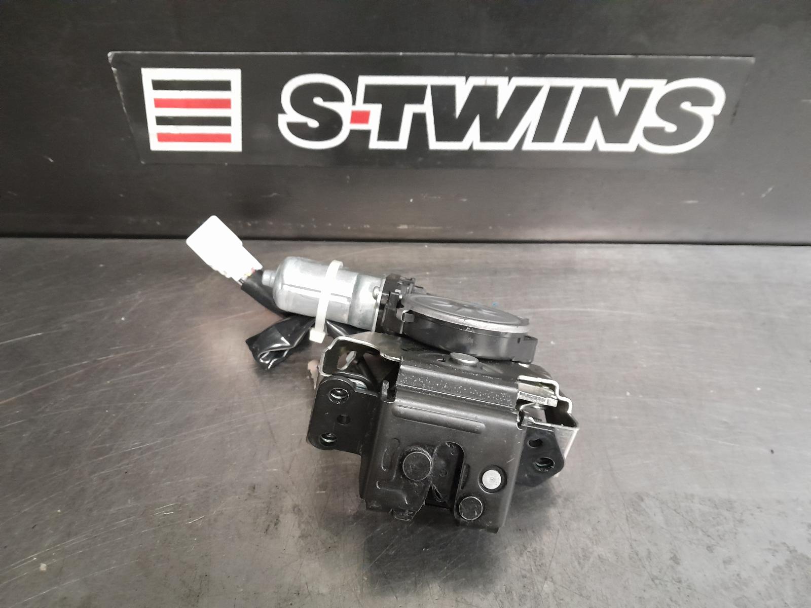 View Auto part Door/Boot/Gate Lock Toyota Kluger 2018