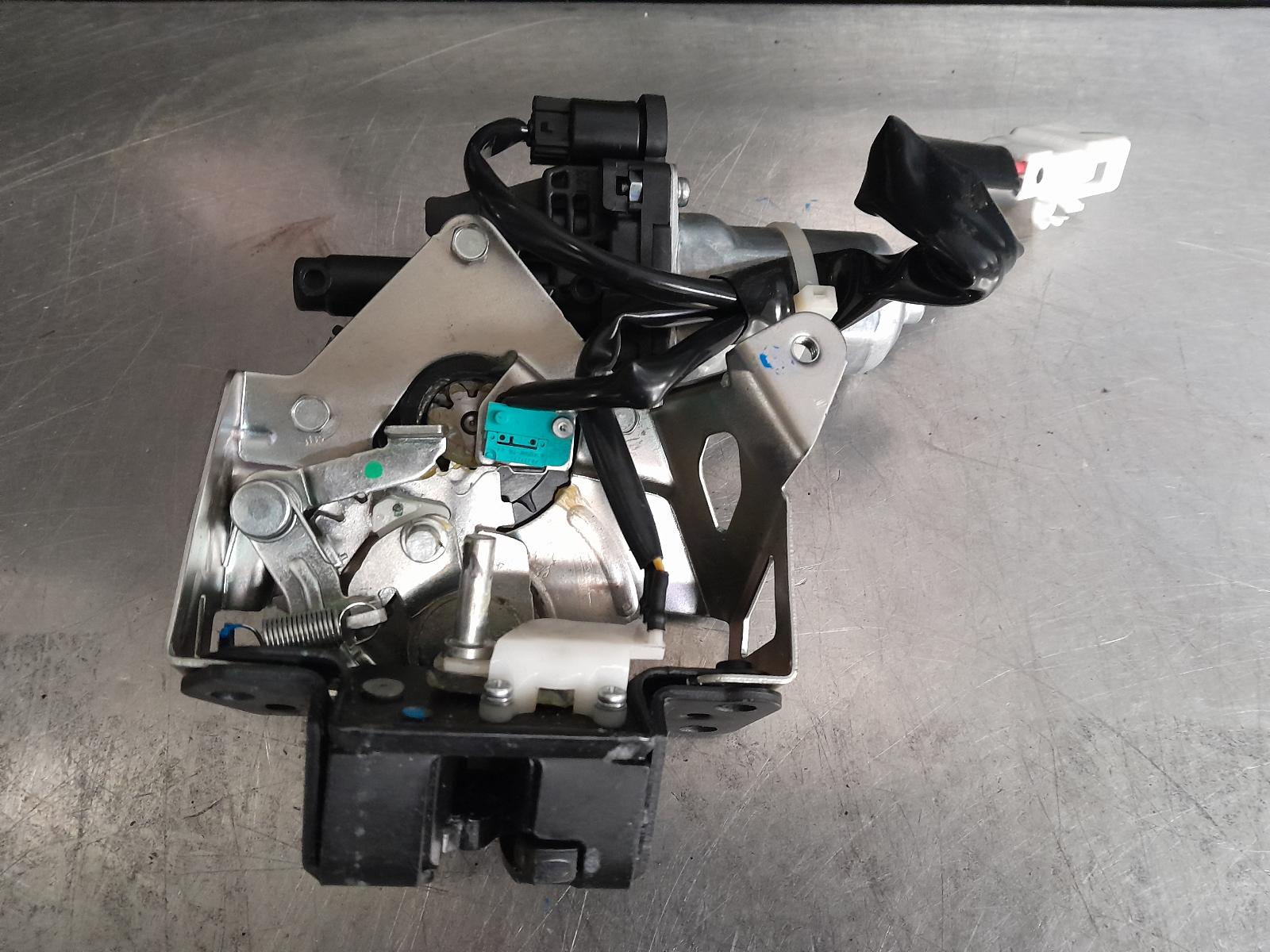 View Auto part Door/Boot/Gate Lock Toyota Kluger 2018