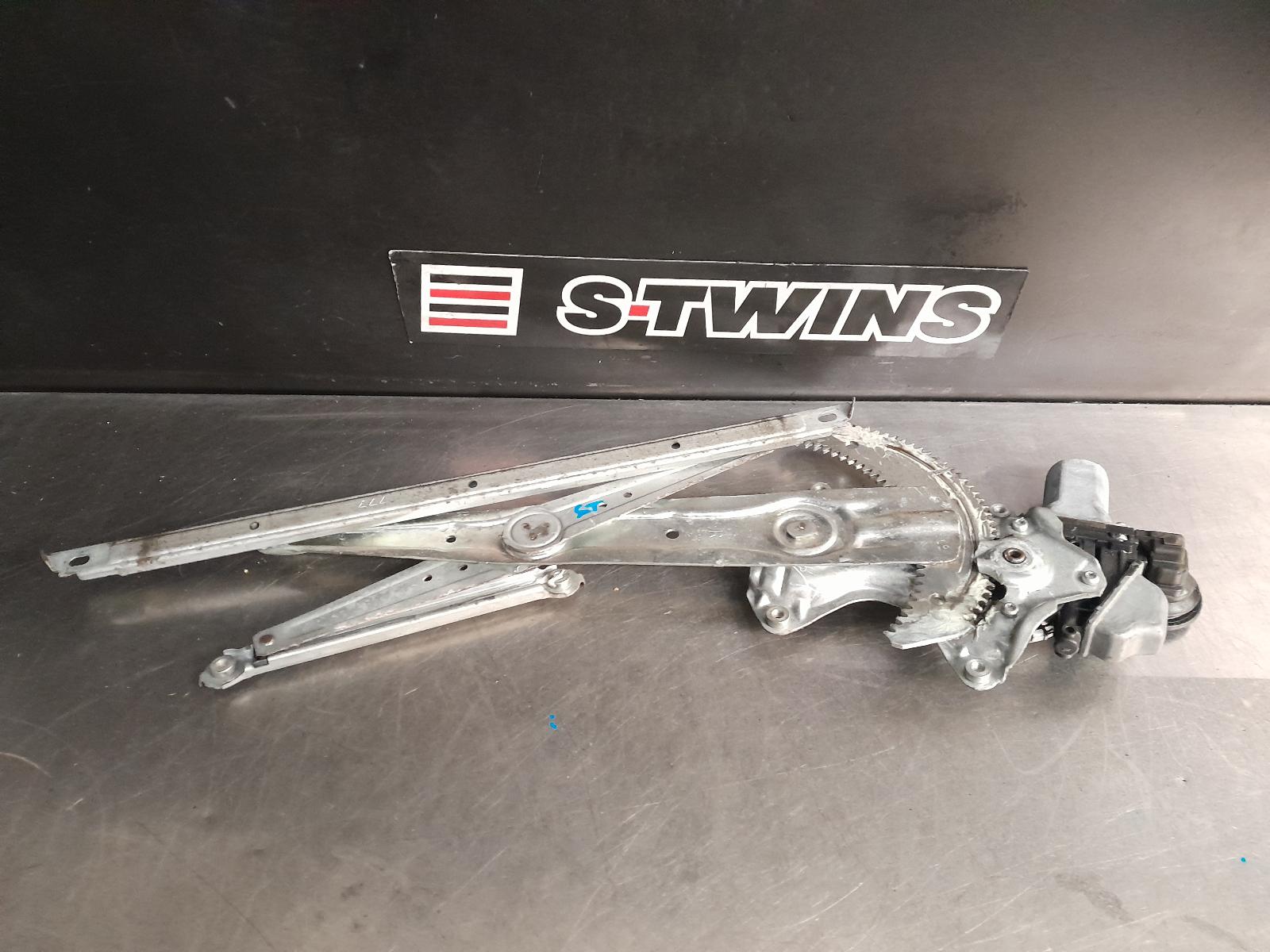 View Auto part Right Front Window Reg/Motor Toyota Kluger 2018