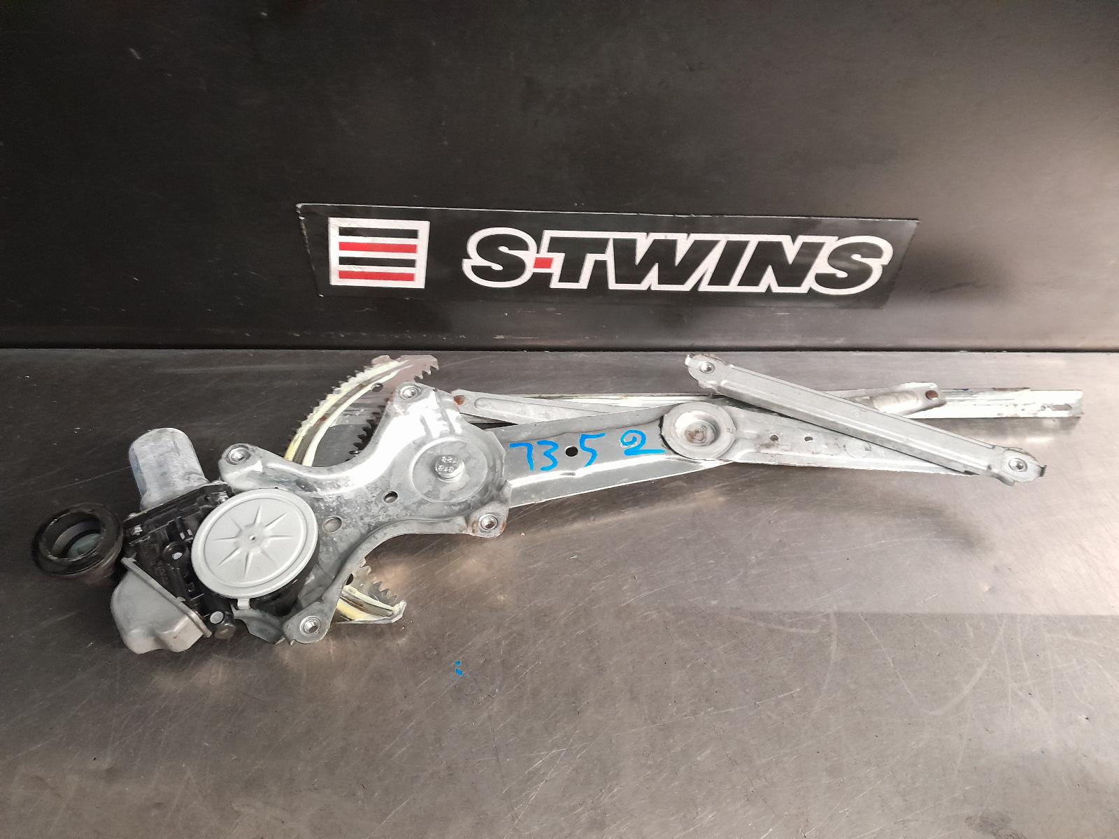 View Auto part Right Front Window Reg/Motor Toyota Kluger 2018