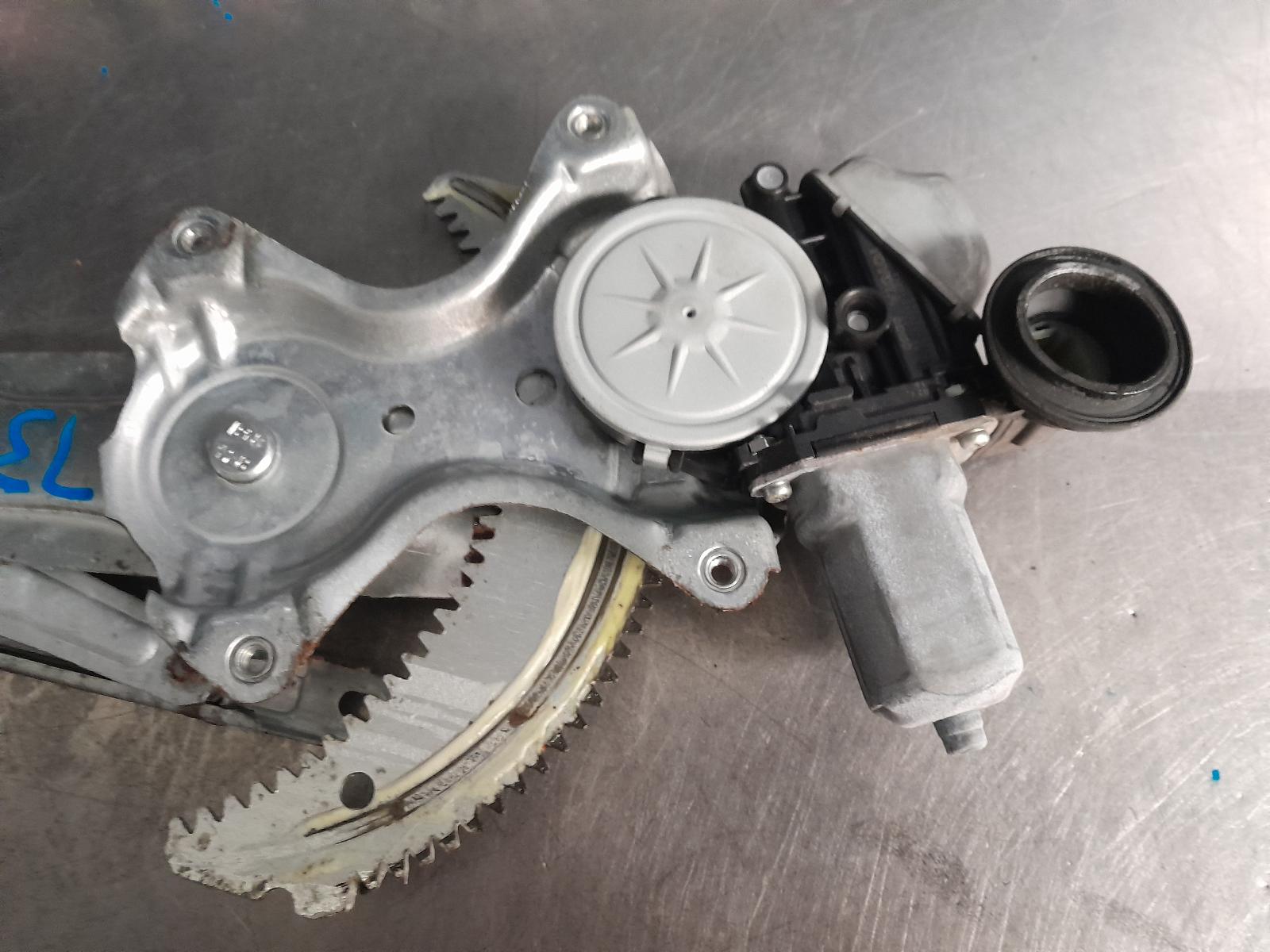 View Auto part Right Front Window Reg/Motor Toyota Kluger 2018