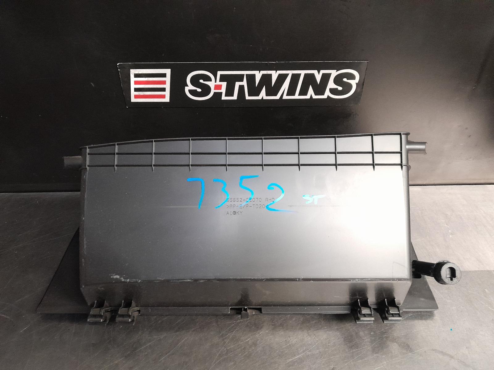 View Auto part Glove Box Toyota Kluger 2018
