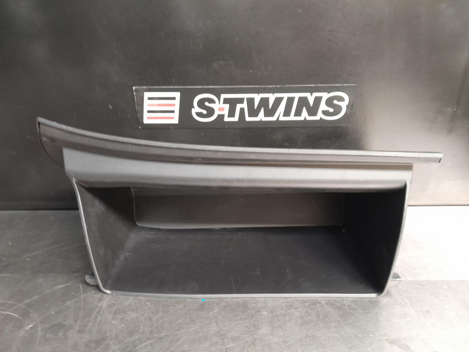 View Auto part Glove Box Toyota Kluger 2018