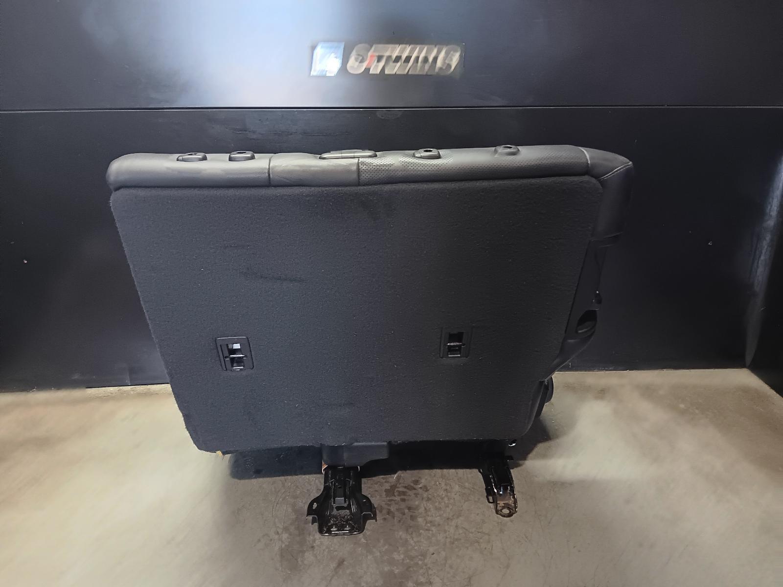 View Auto part 3rd Seat Toyota Kluger 2018