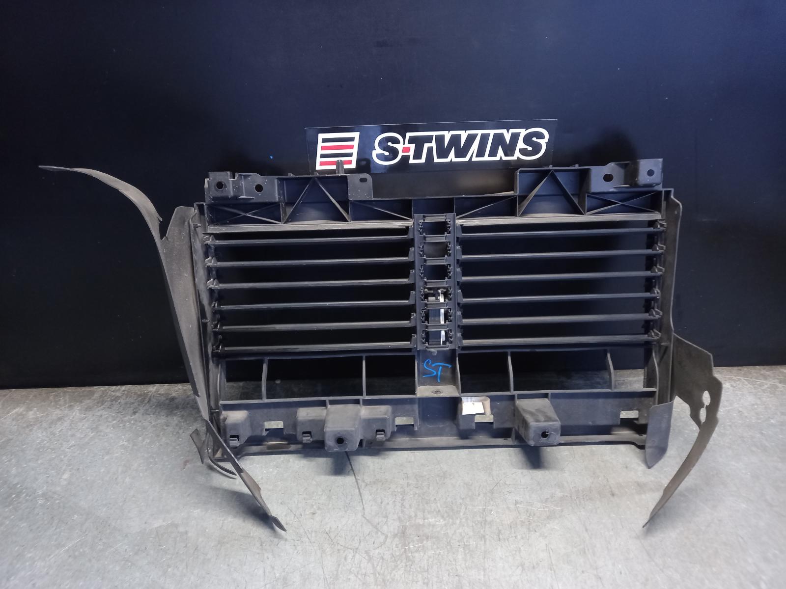 View Auto part Fan Shroud Ram 1500 2021