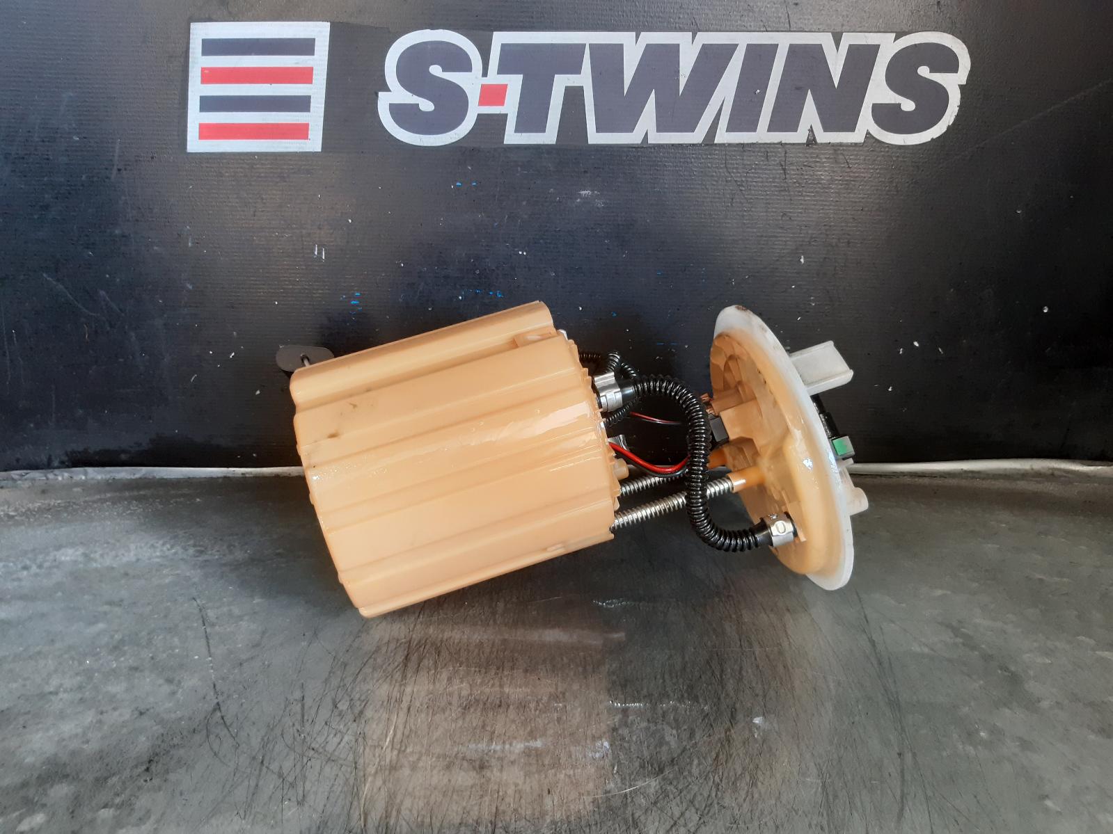 View Auto part Fuel Pump Mercedes A Class 2013