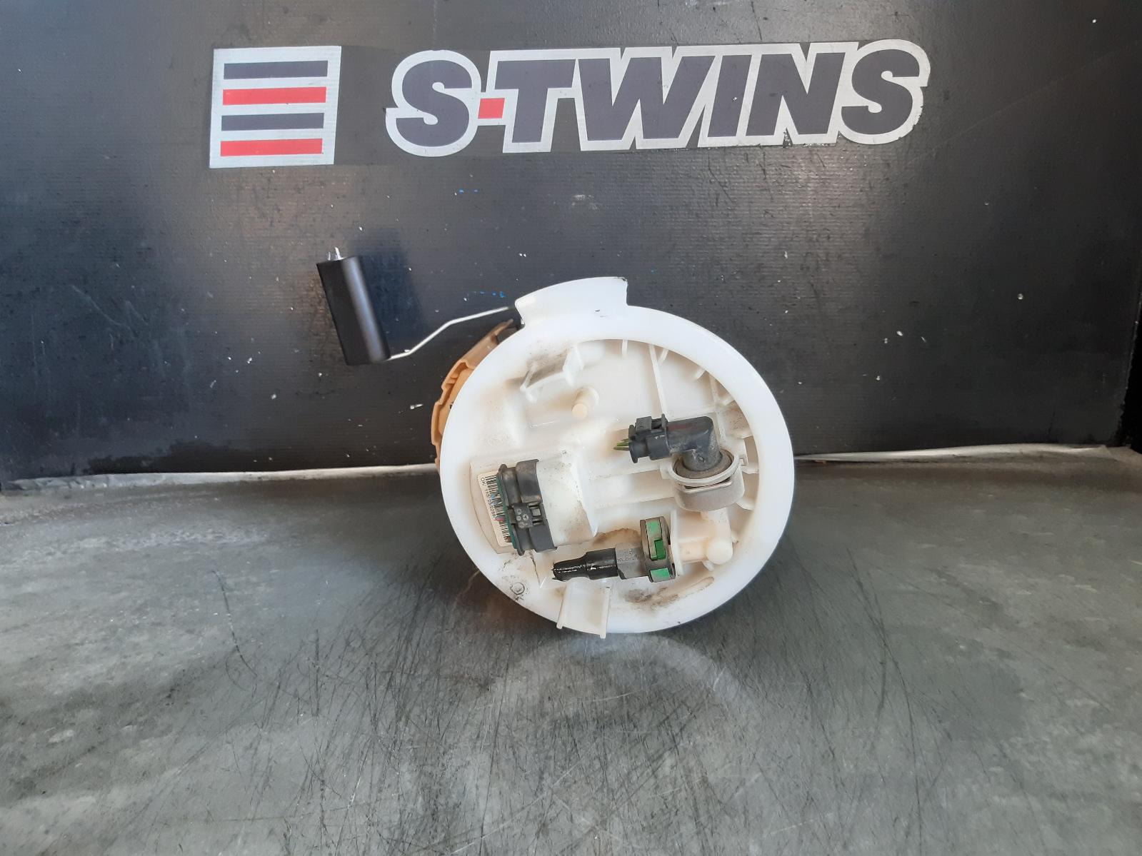 View Auto part Fuel Pump Mercedes A Class 2013