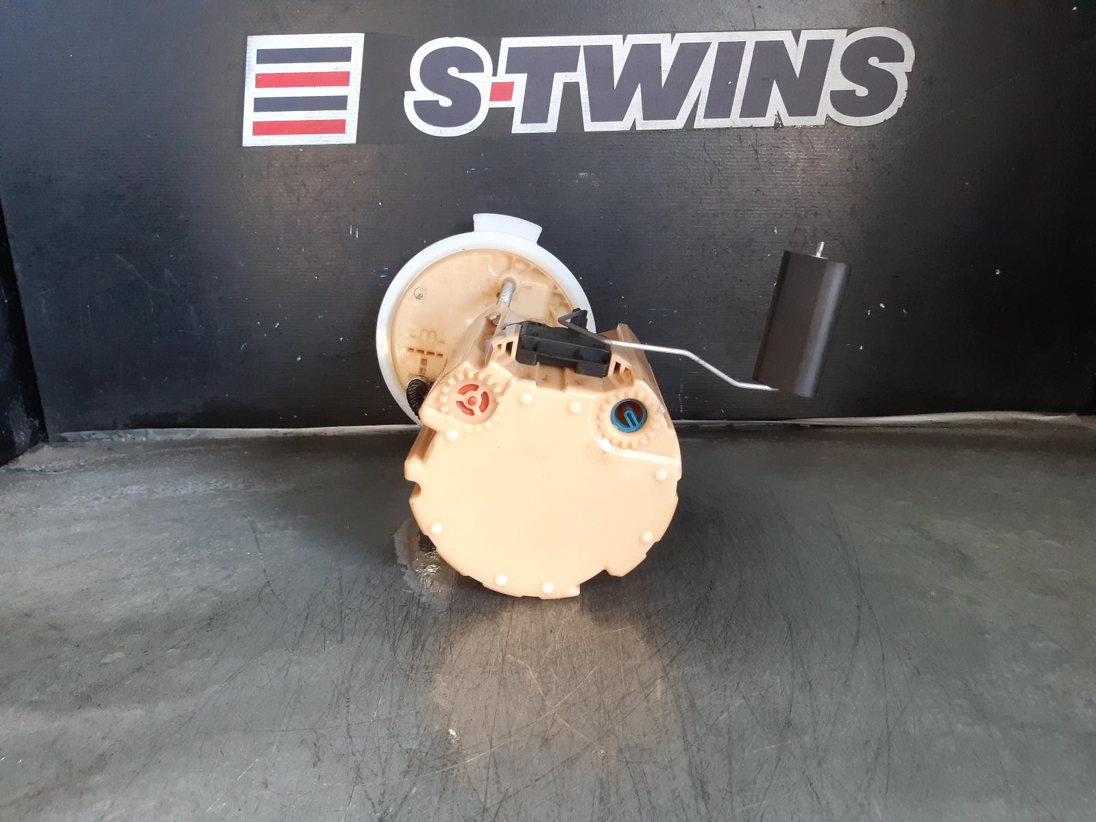 View Auto part Fuel Pump Mercedes A Class 2013