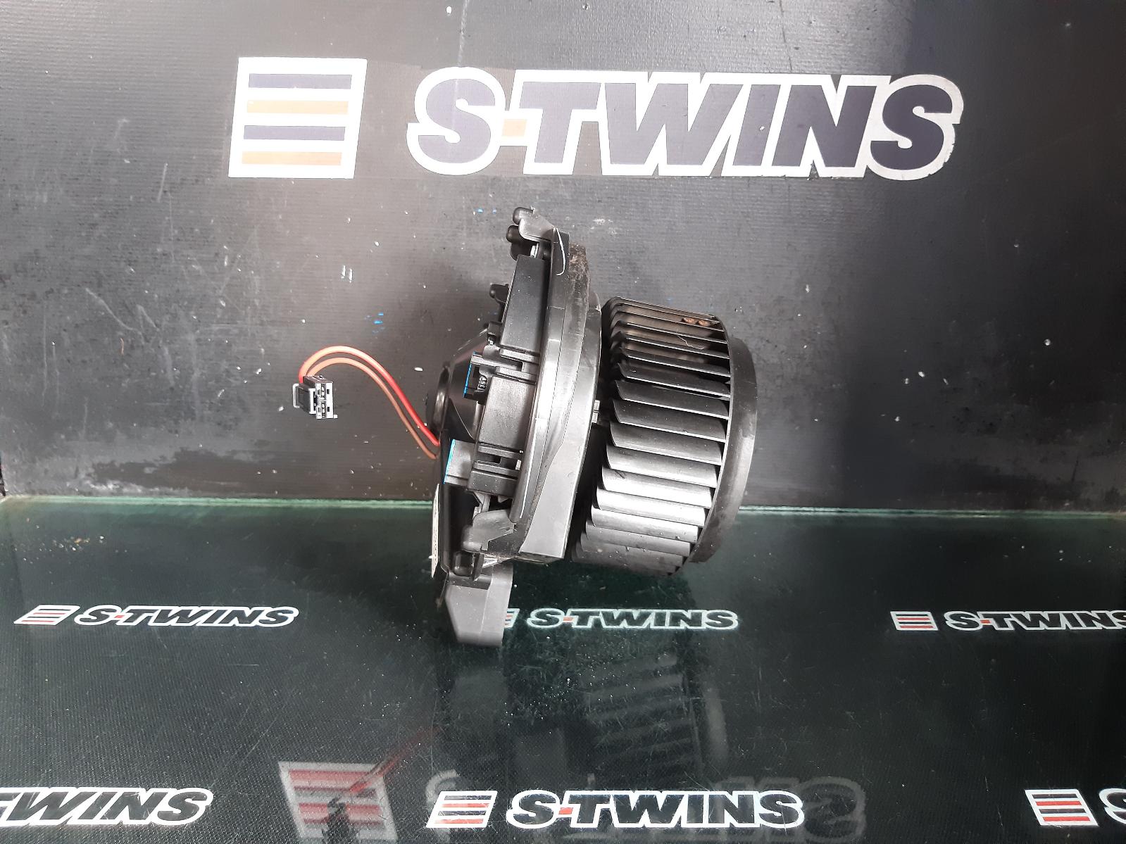 View Auto part Heater Fan Motor Mercedes A Class 2013