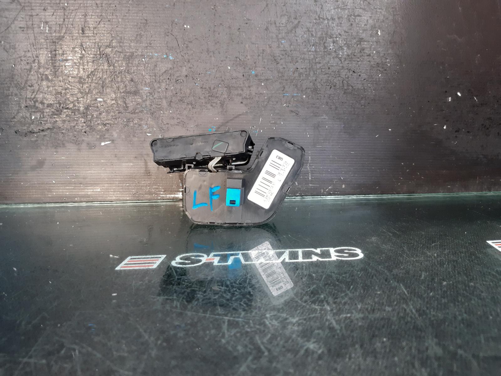 View Auto part Misc Switch/Relay Mercedes A Class 2013