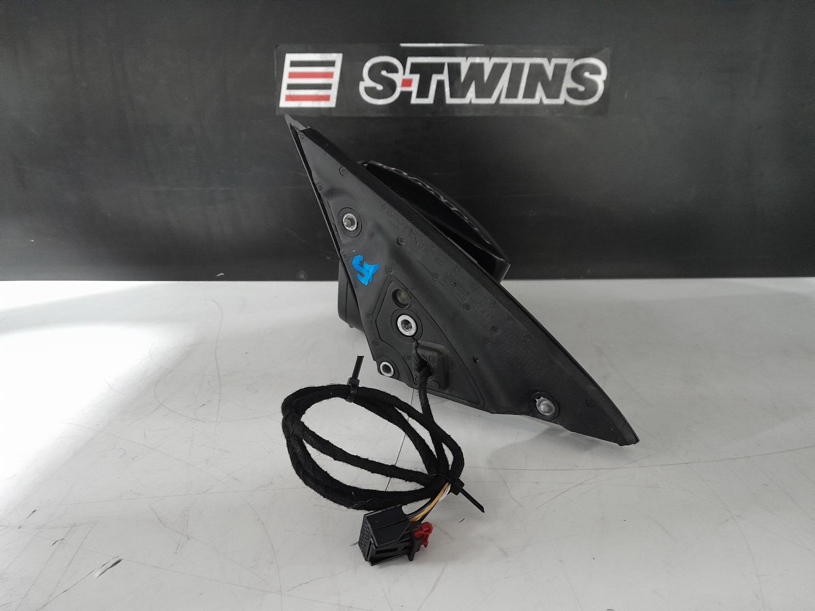 View Auto part Left Door Mirror Skoda Octavia 2014