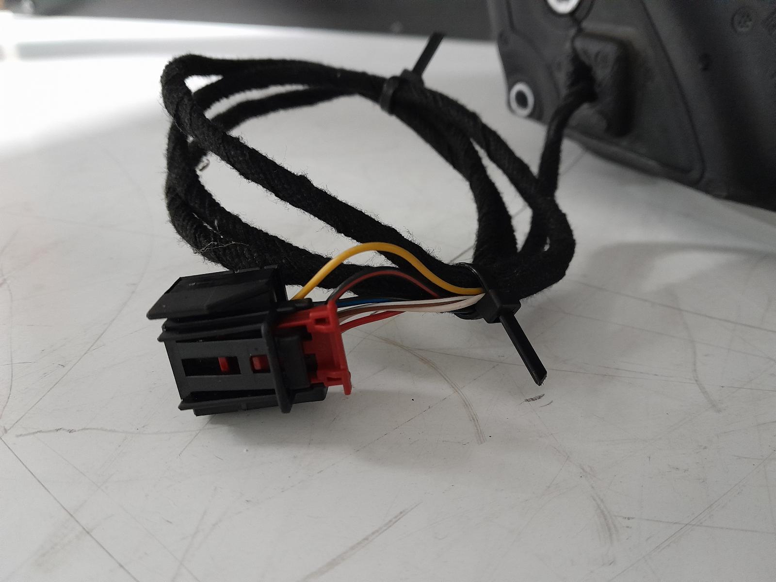 View Auto part Left Door Mirror Skoda Octavia 2014