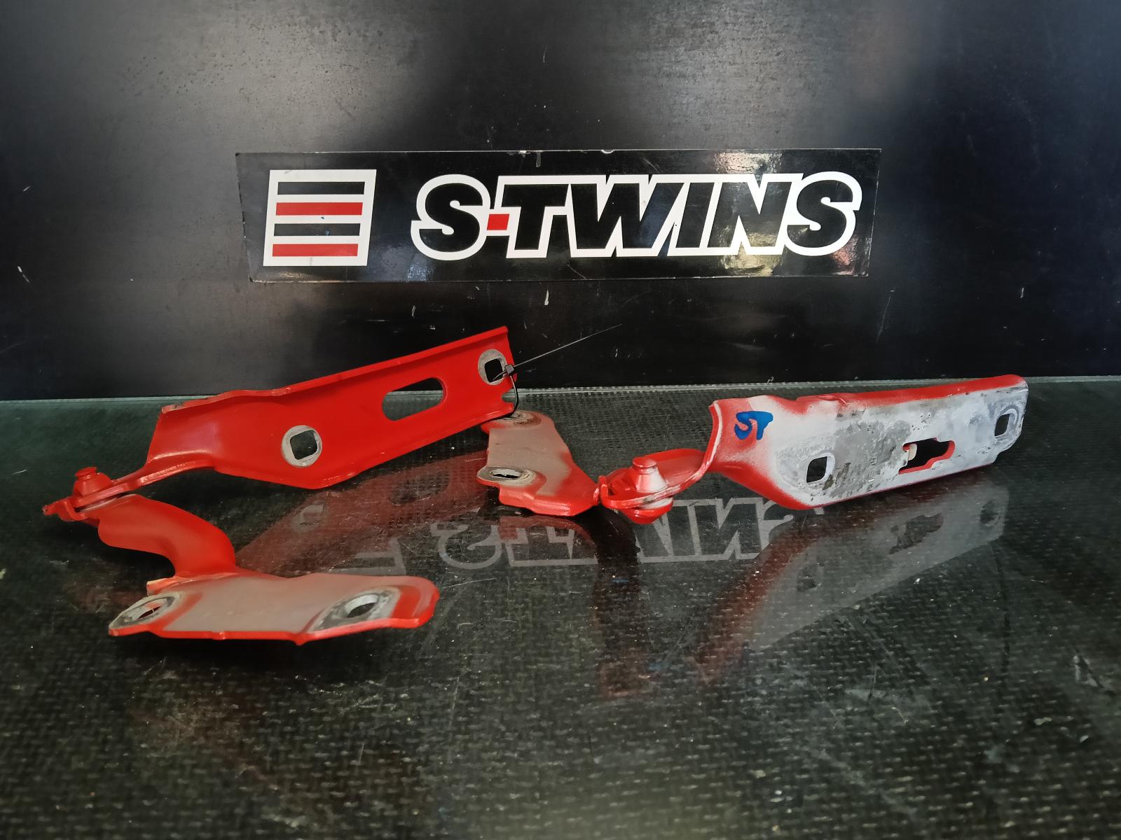 2015 Audi A3 Bonnet Hinge/Strut View Auto part Bonnet Hinge/Strut Audi A3 2015