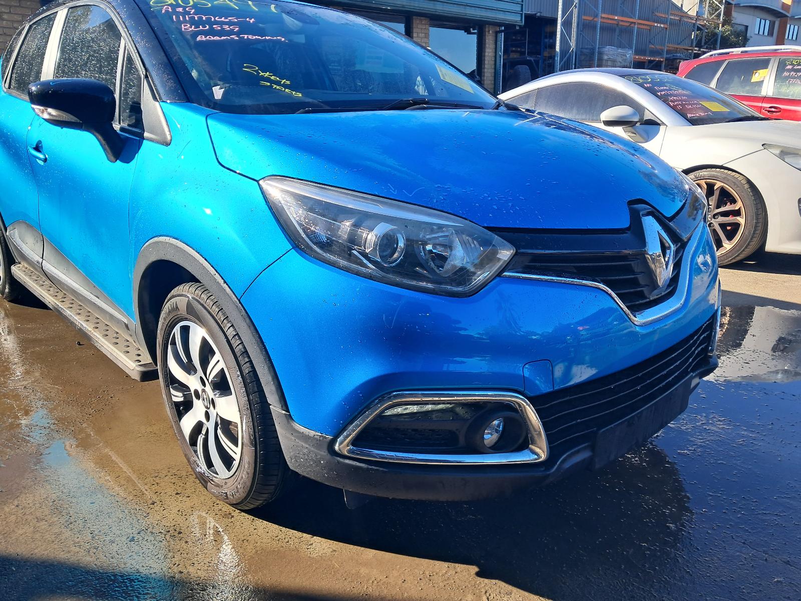 View Auto part Right Headlamp Renault Captur 2015