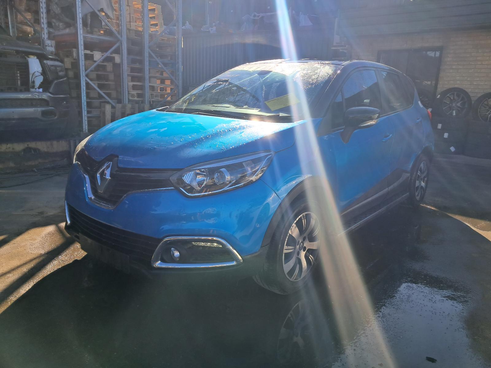 View Auto part Right Headlamp Renault Captur 2015