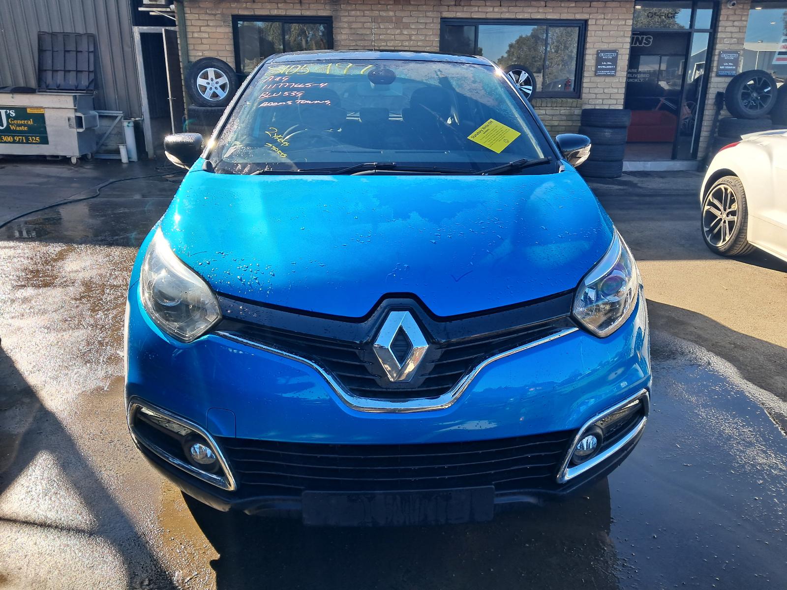 View Auto part Right Headlamp Renault Captur 2015