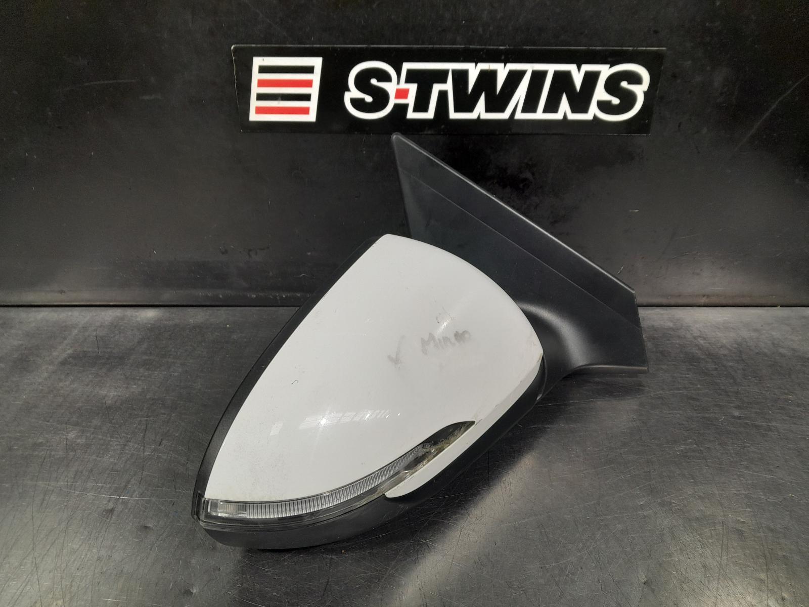 View Auto part Right Door Mirror Hyundai Elantra 2019