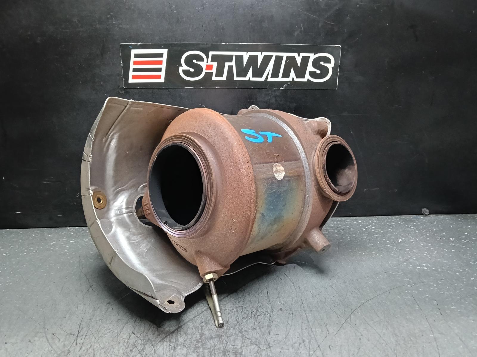 View Auto part Catalytic Converter Chevrolet Silverado 2022