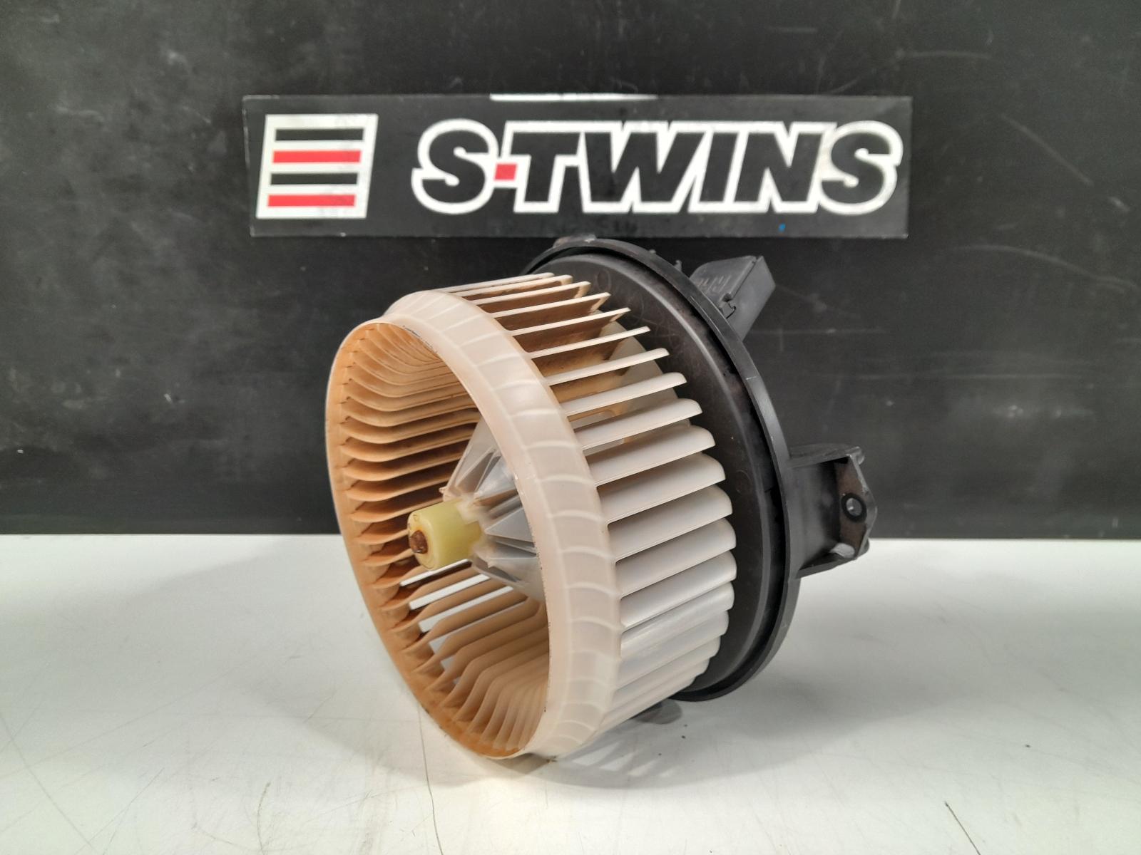 View Auto part Heater Fan Motor Jeep Wrangler 2017
