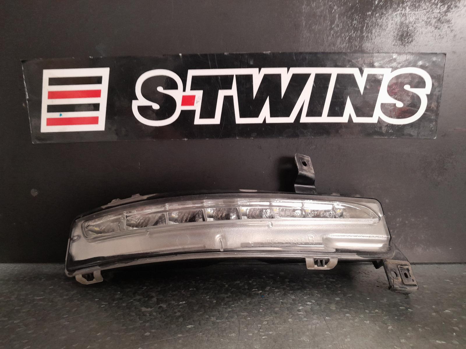 View Auto part Right Indicator/Fog/Side Jeep Grandcherokee 2015