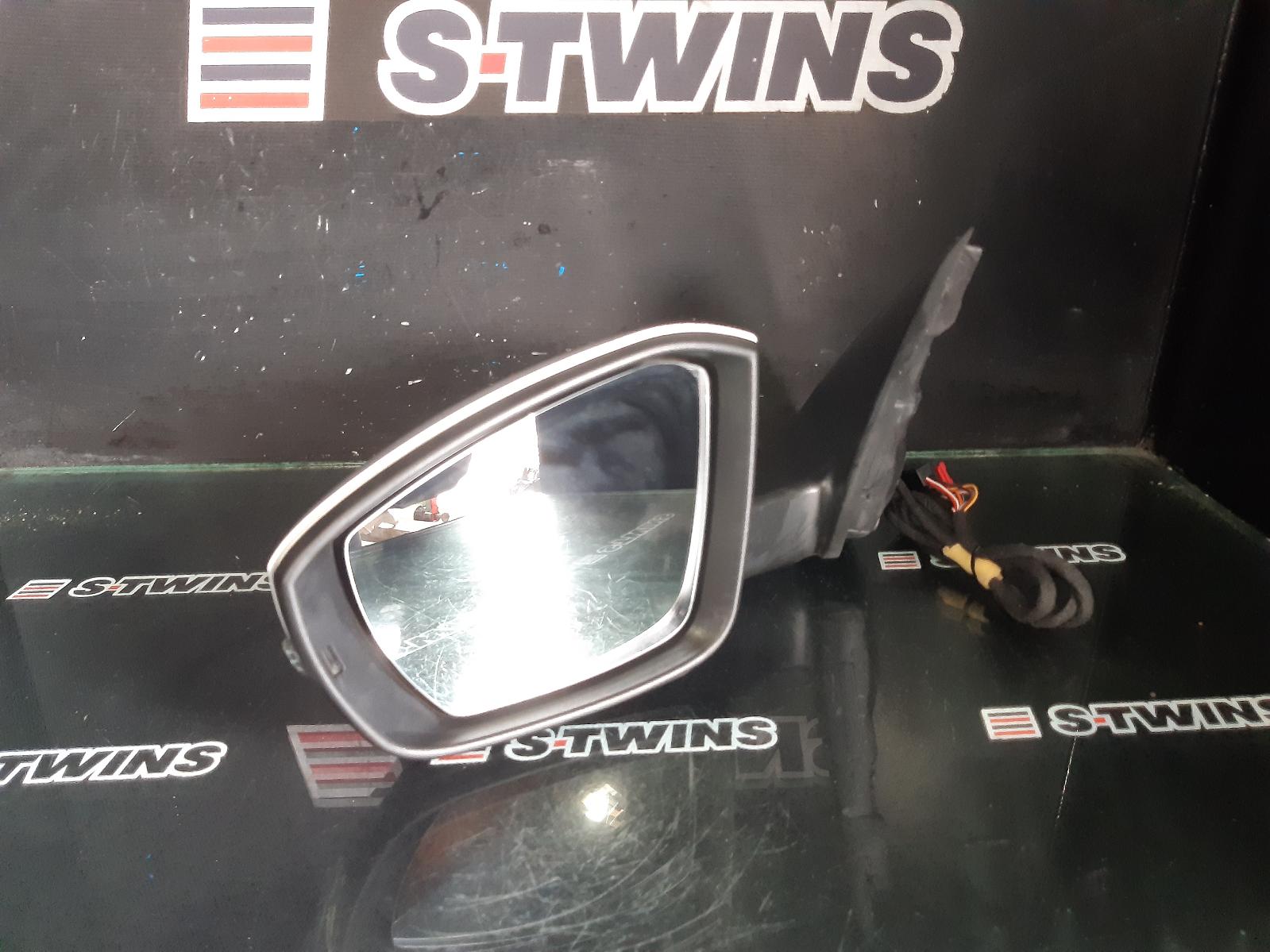 View Auto part Left Door Mirror Skoda Octavia 2015