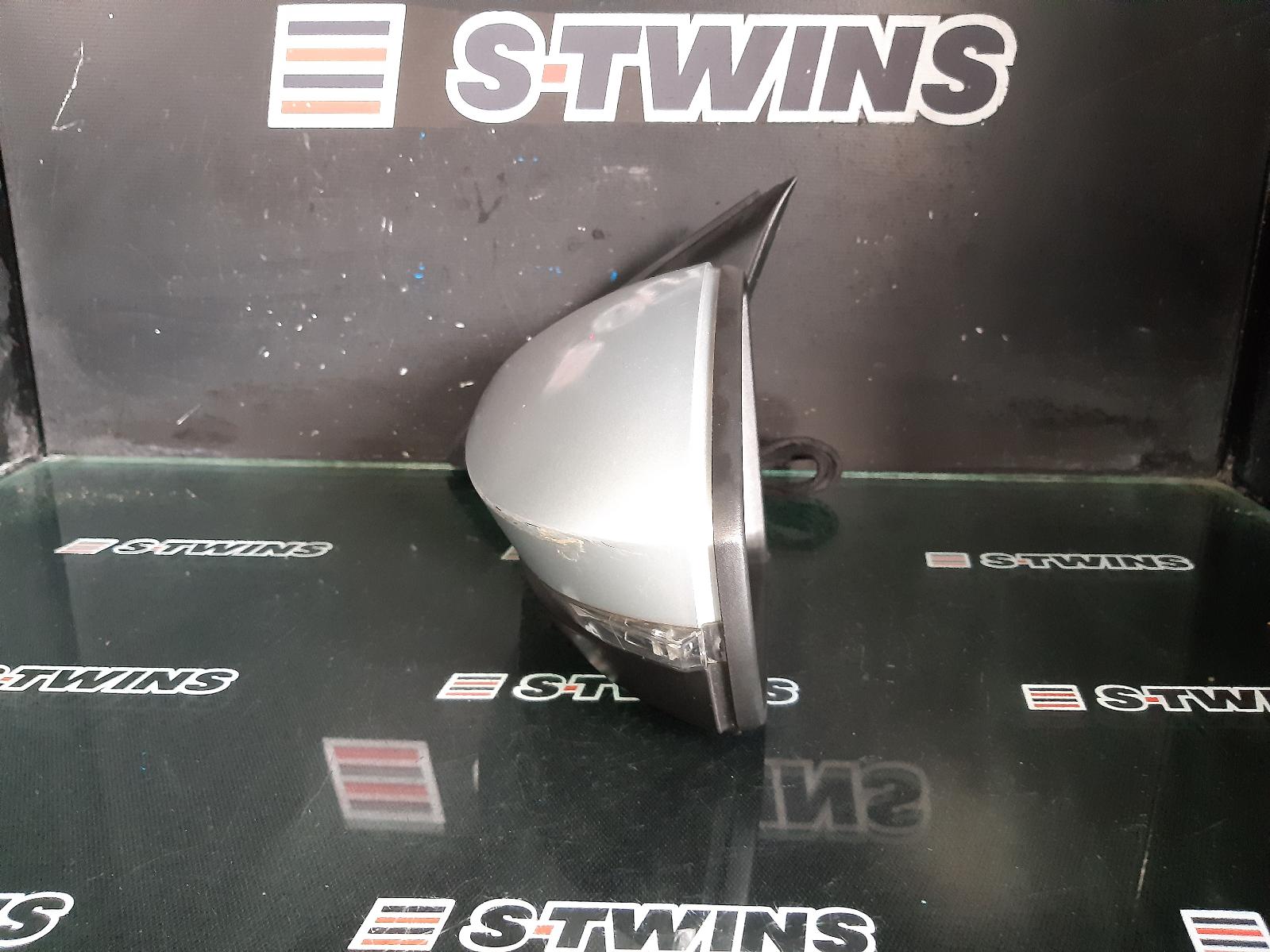 View Auto part Left Door Mirror Skoda Octavia 2015
