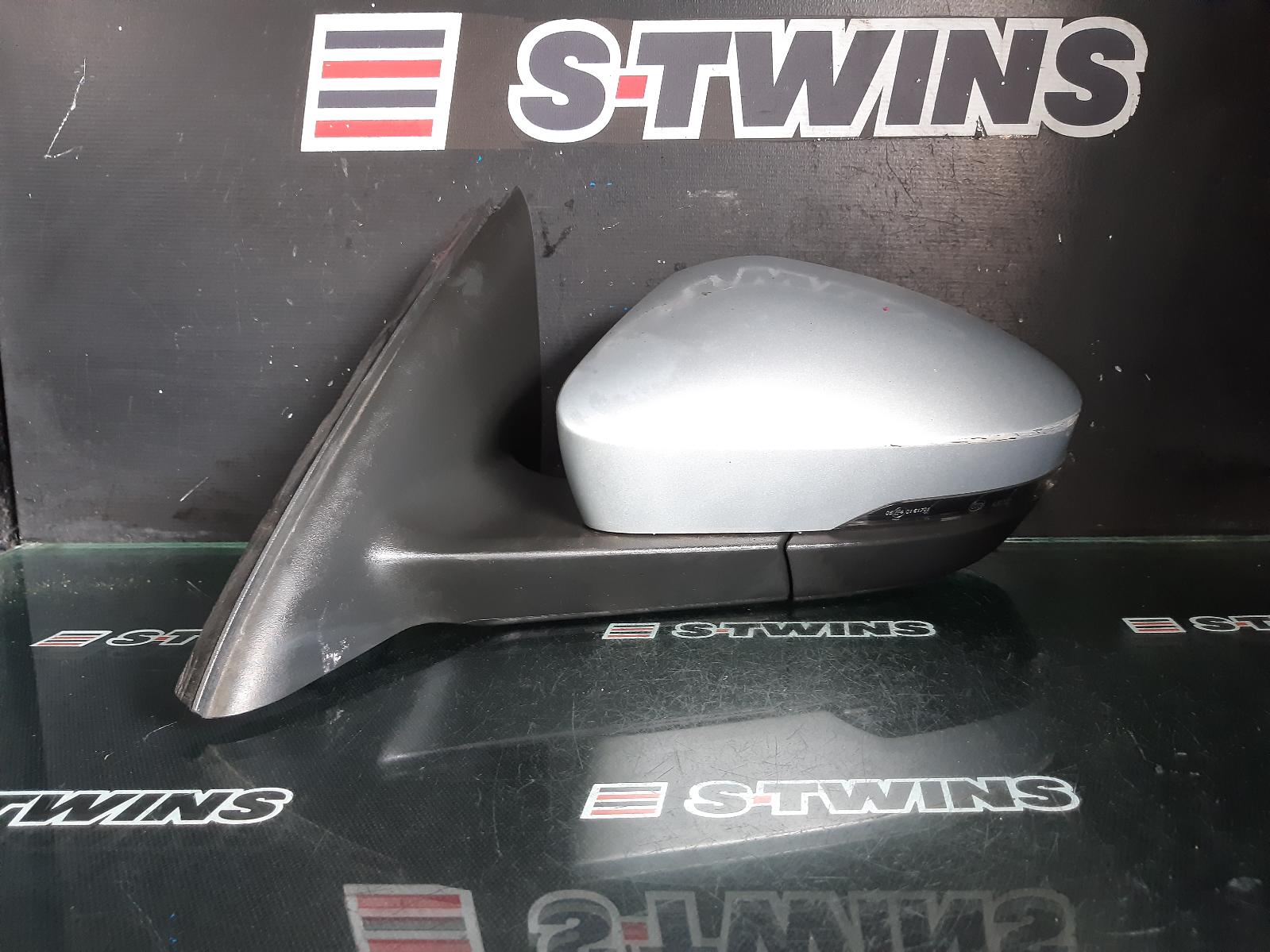 View Auto part Left Door Mirror Skoda Octavia 2015