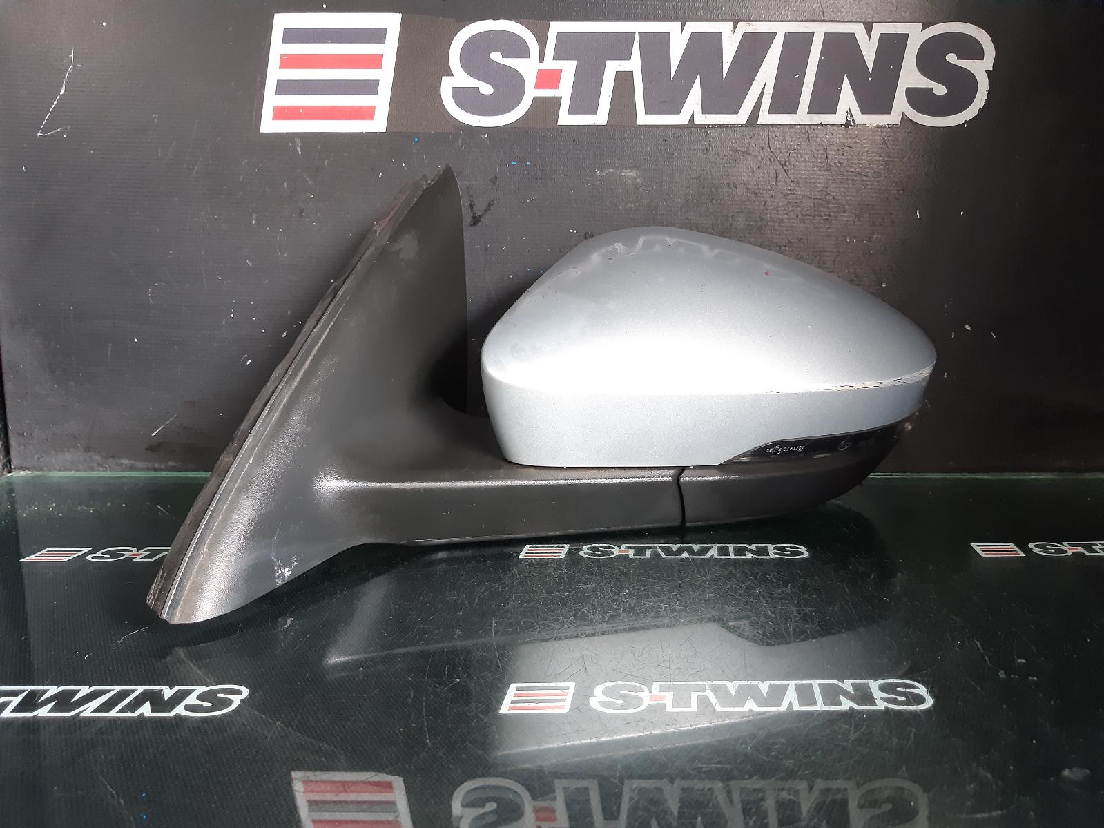 View Auto part Left Door Mirror Skoda Octavia 2015