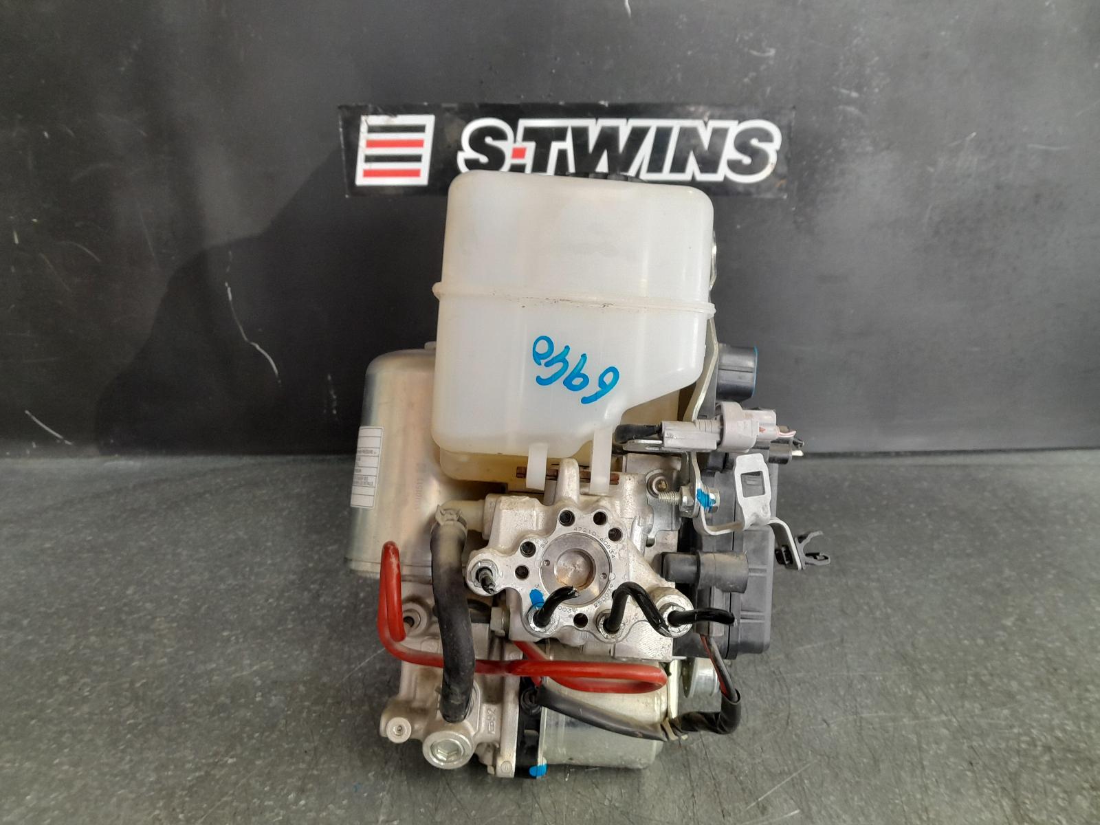 2020 Toyota Landcruiser Abs Pump/Modulator View Auto part Abs Pump/Modulator Toyota Landcruiser 2020