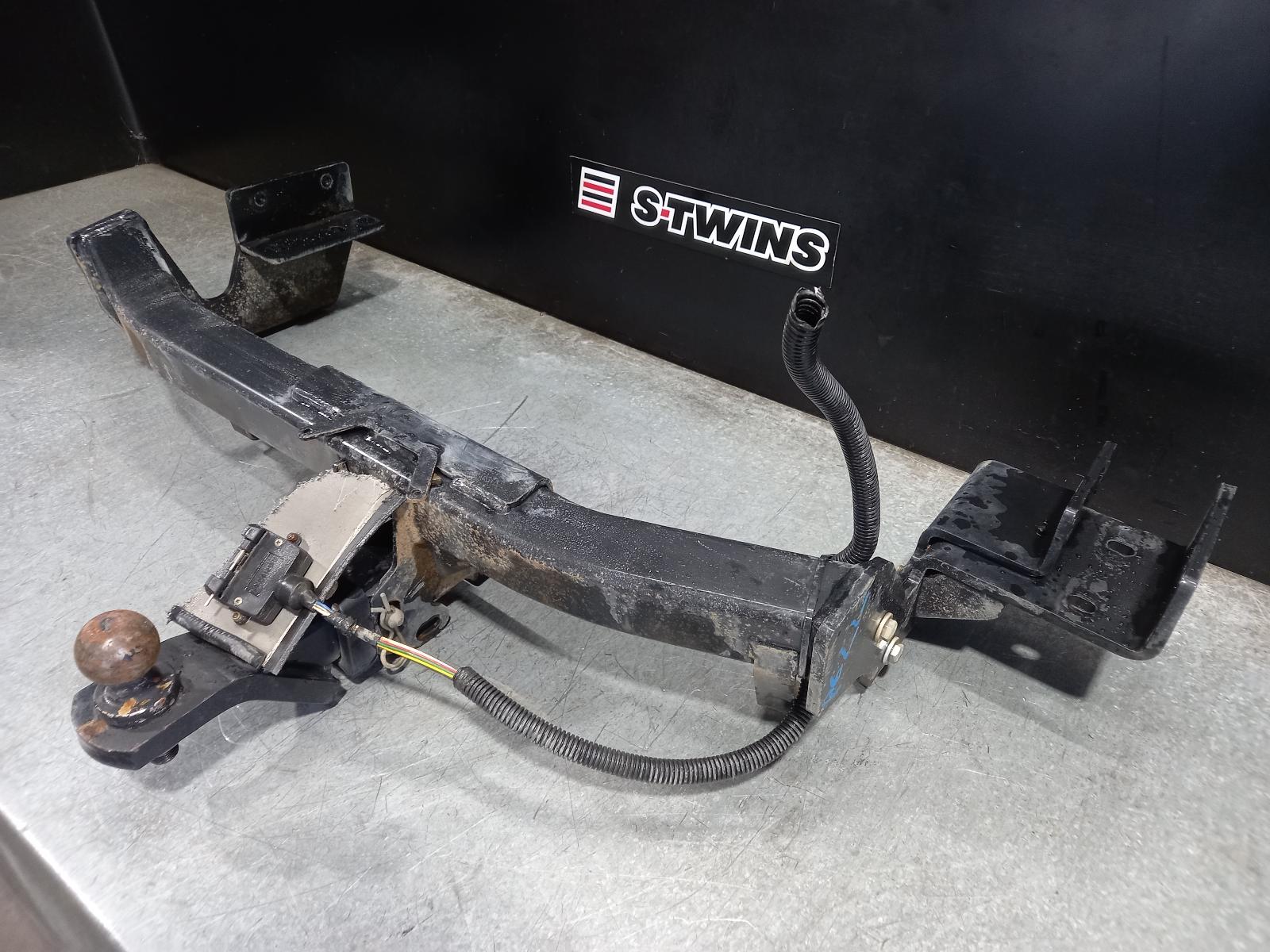 2017 Hyundai Santa Fe Towbar View Auto part Towbar Hyundai Santa Fe 2017