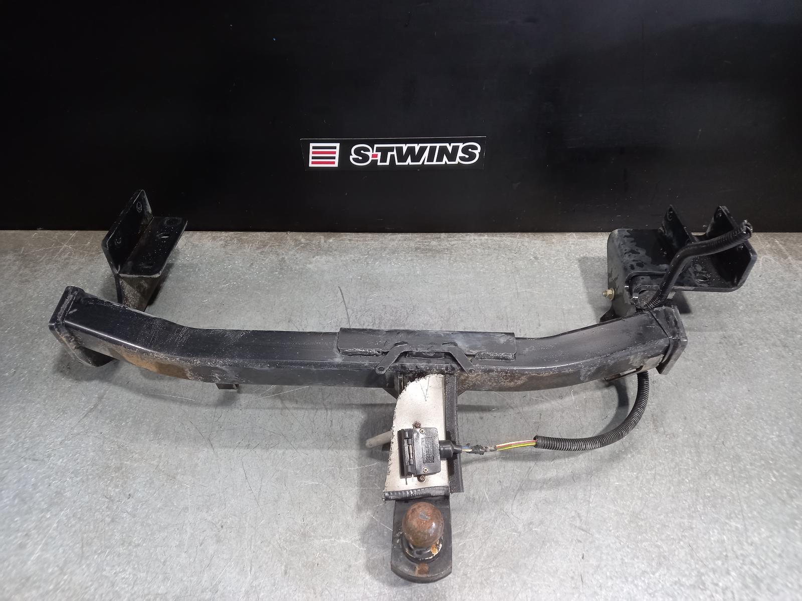 2017 Hyundai Santa Fe Towbar View Auto part Towbar Hyundai Santa Fe 2017