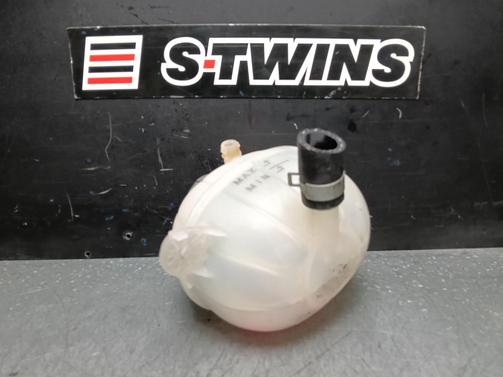 View Auto part Overflow Bottle Kia Sorento 2021