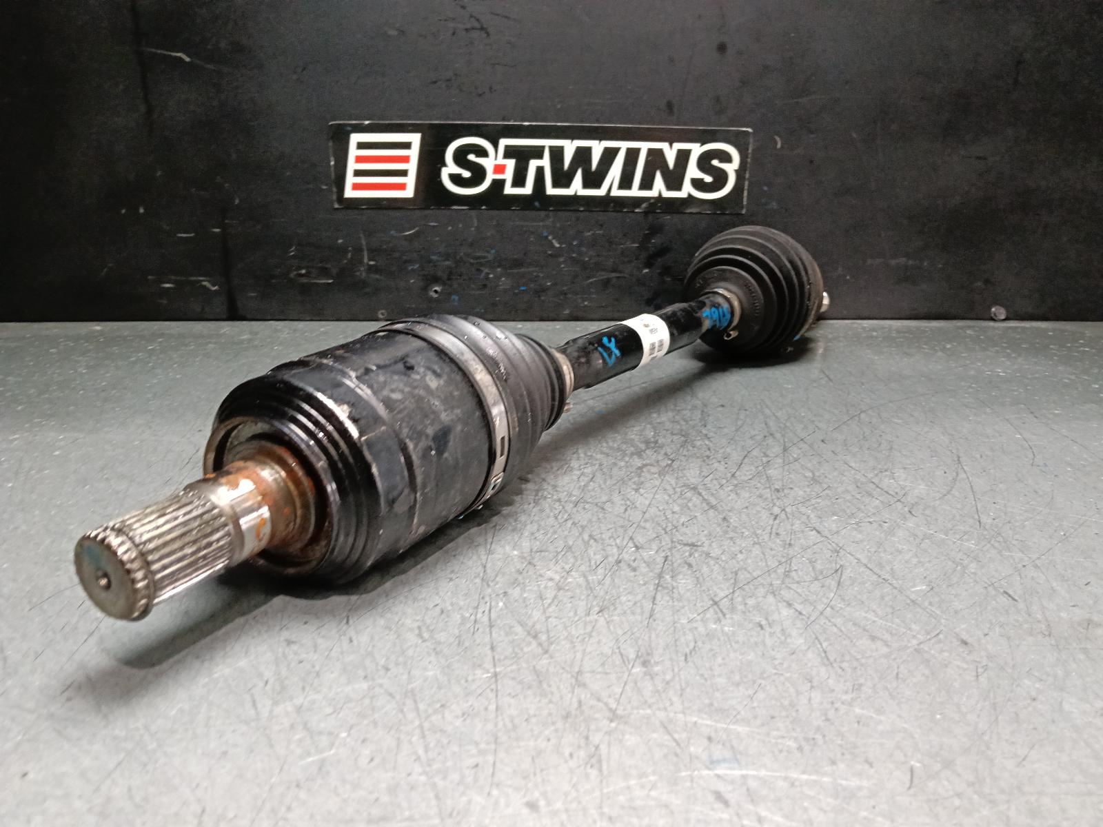 2021 Kia Sorento Left Driveshaft View Auto part Left Driveshaft Kia Sorento 2021