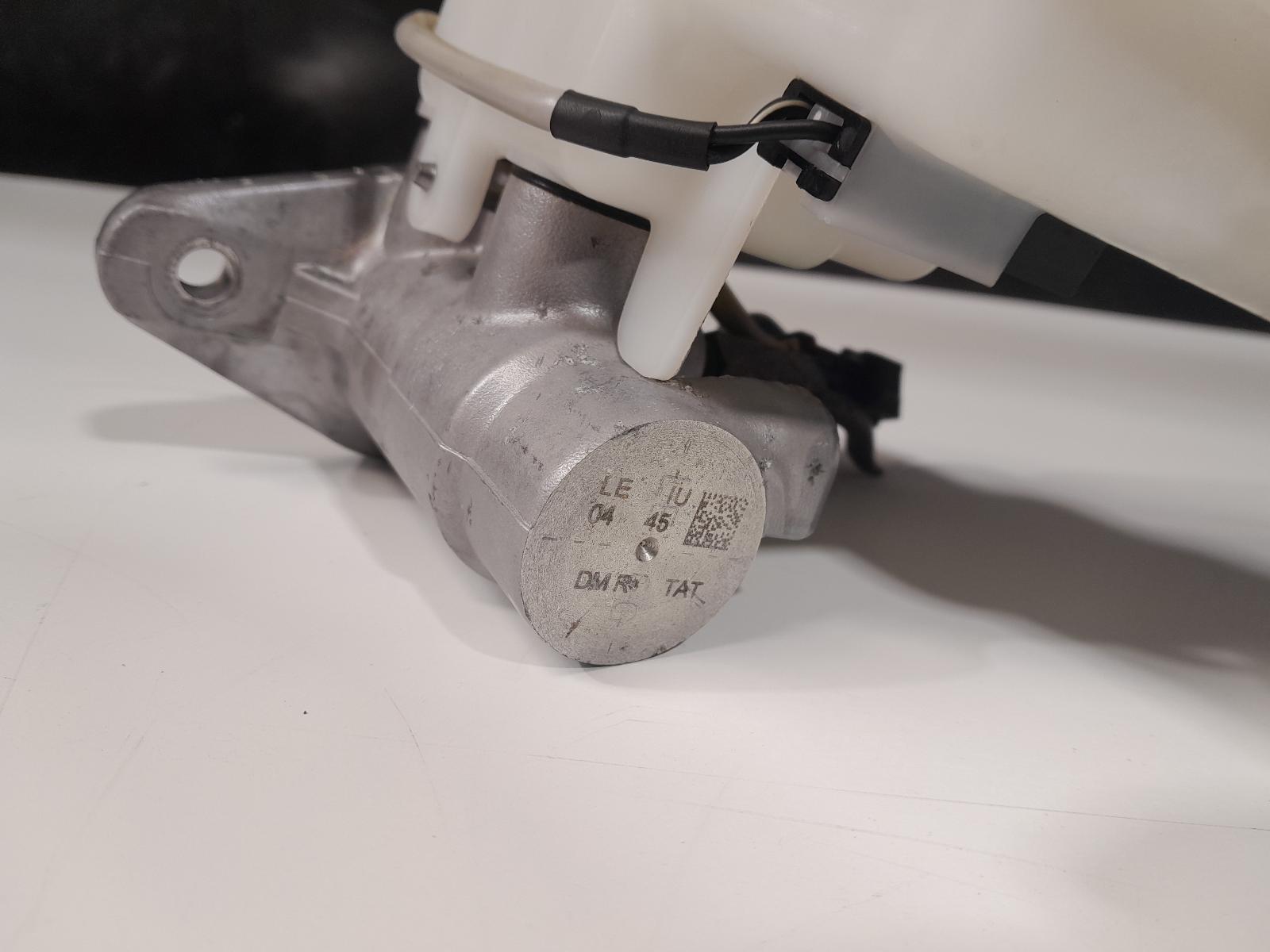 View Auto part Master Cylinder Hyundai Santa Fe 2016