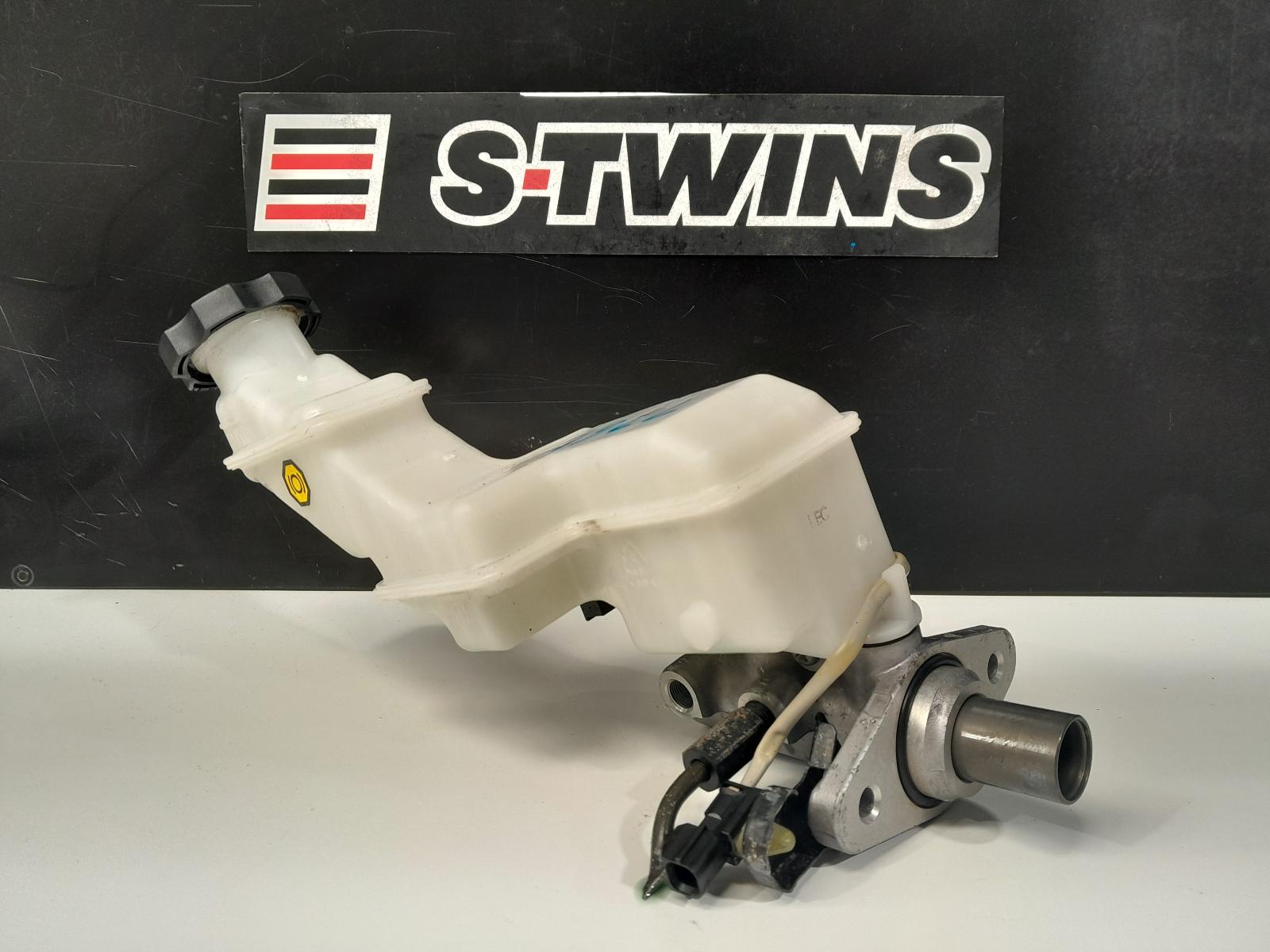 View Auto part Master Cylinder Hyundai Santa Fe 2016
