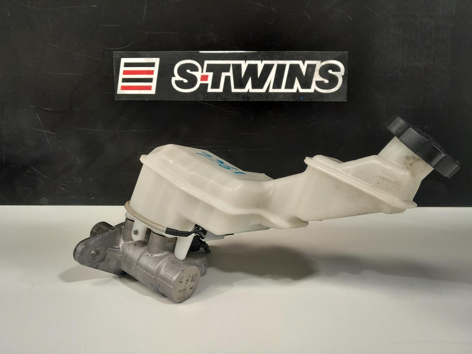 View Auto part Master Cylinder Hyundai Santa Fe 2016