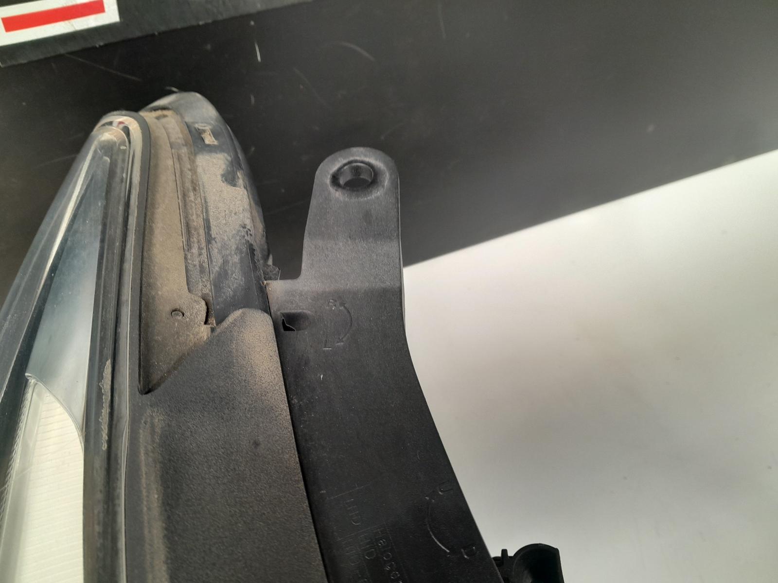 View Auto part Right Headlamp Hyundai Santa Fe 2016