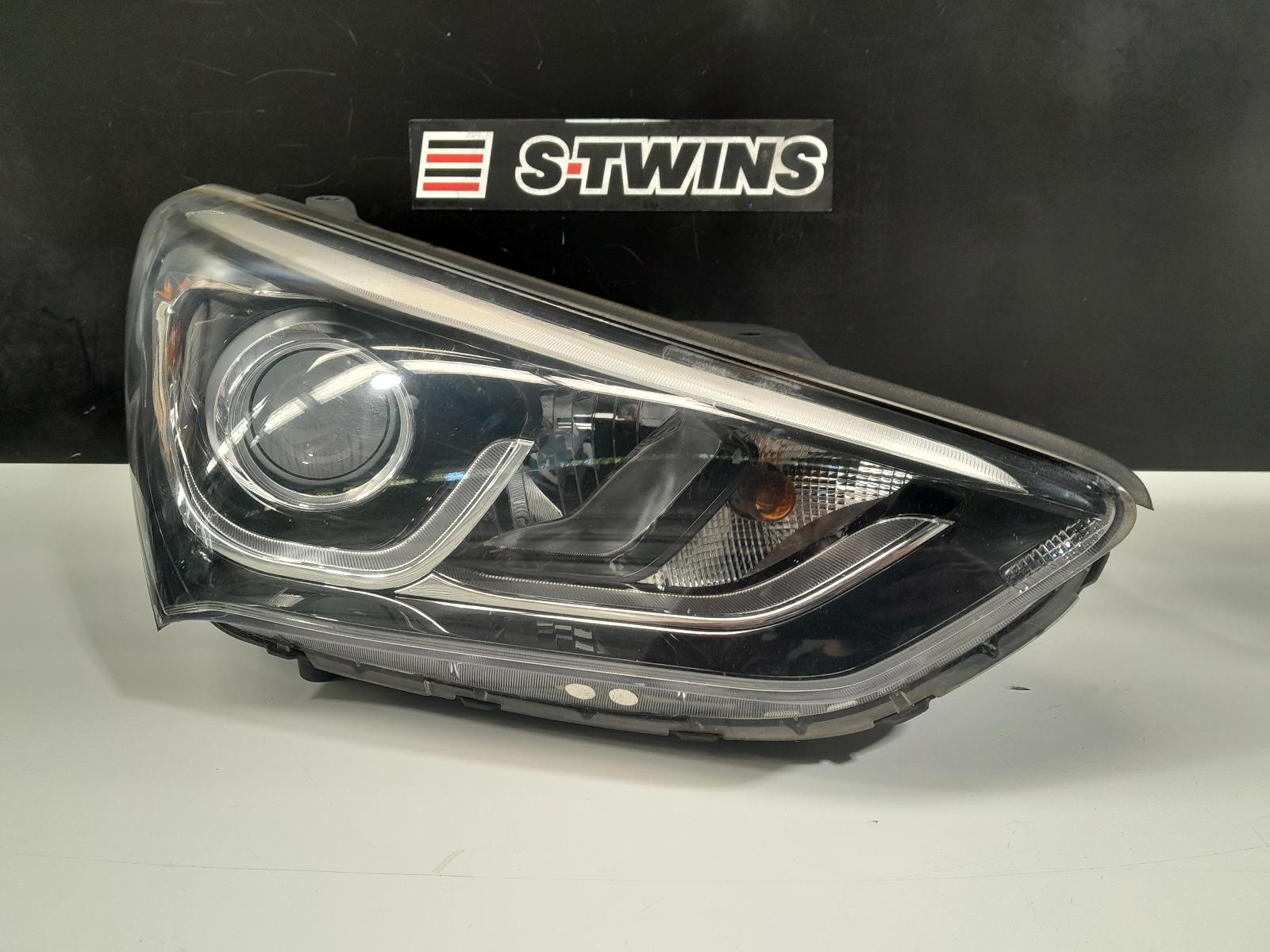 View Auto part Right Headlamp Hyundai Santa Fe 2016