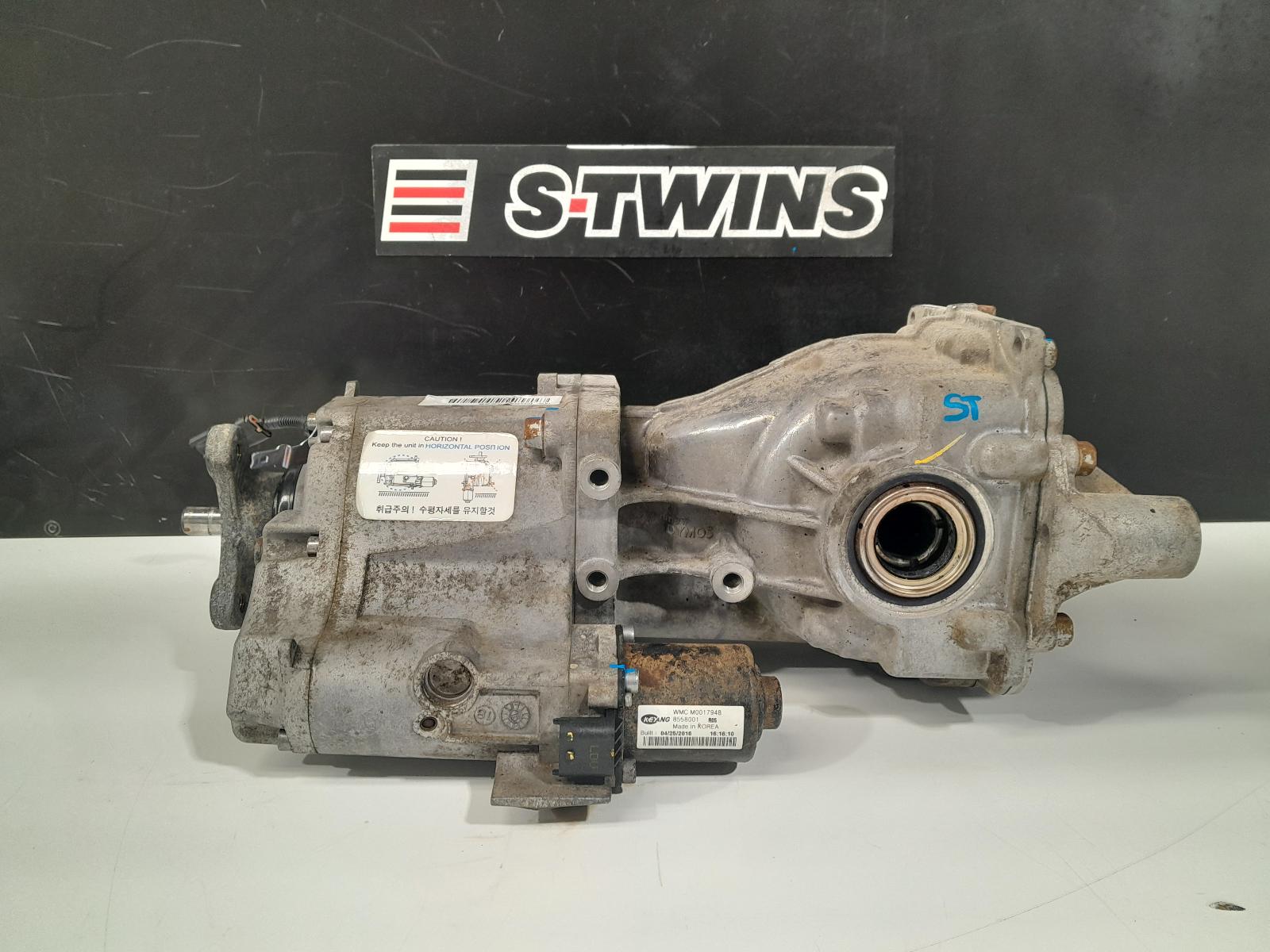 View Auto part Differential Centre Hyundai Santa Fe 2016