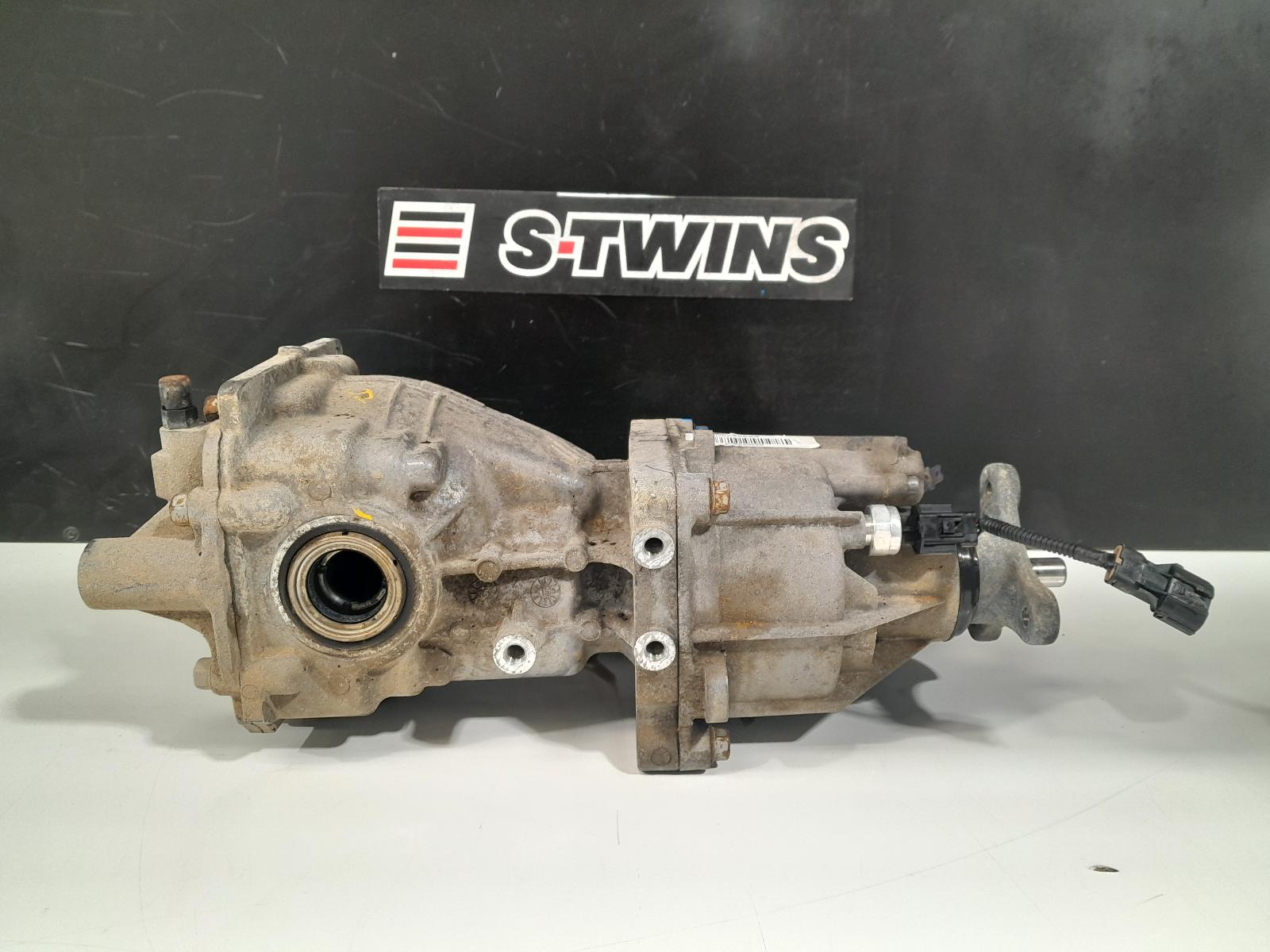 View Auto part Differential Centre Hyundai Santa Fe 2016