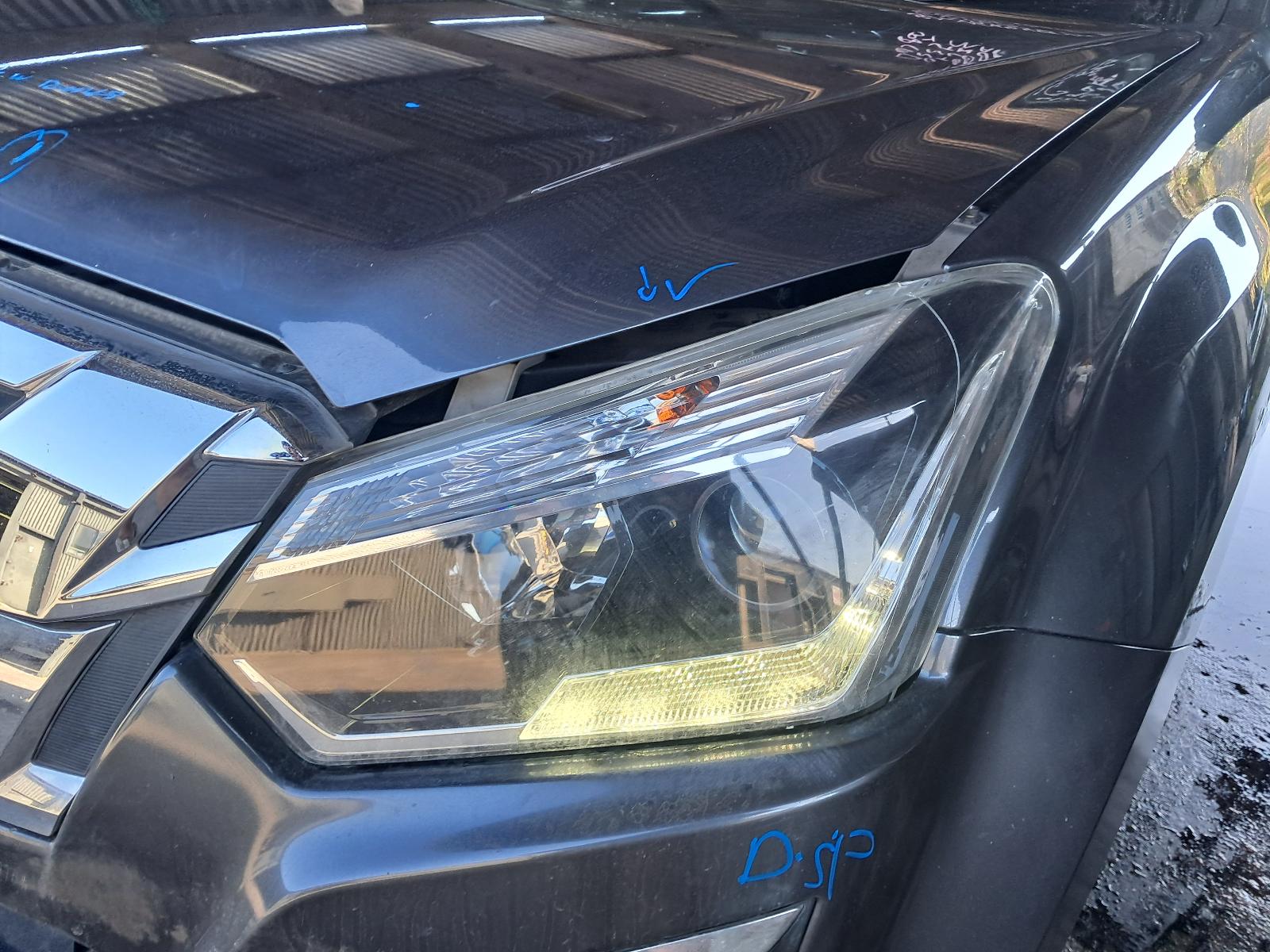 2019 Isuzu Dmax Grille View Auto part Grille Isuzu Dmax 2019