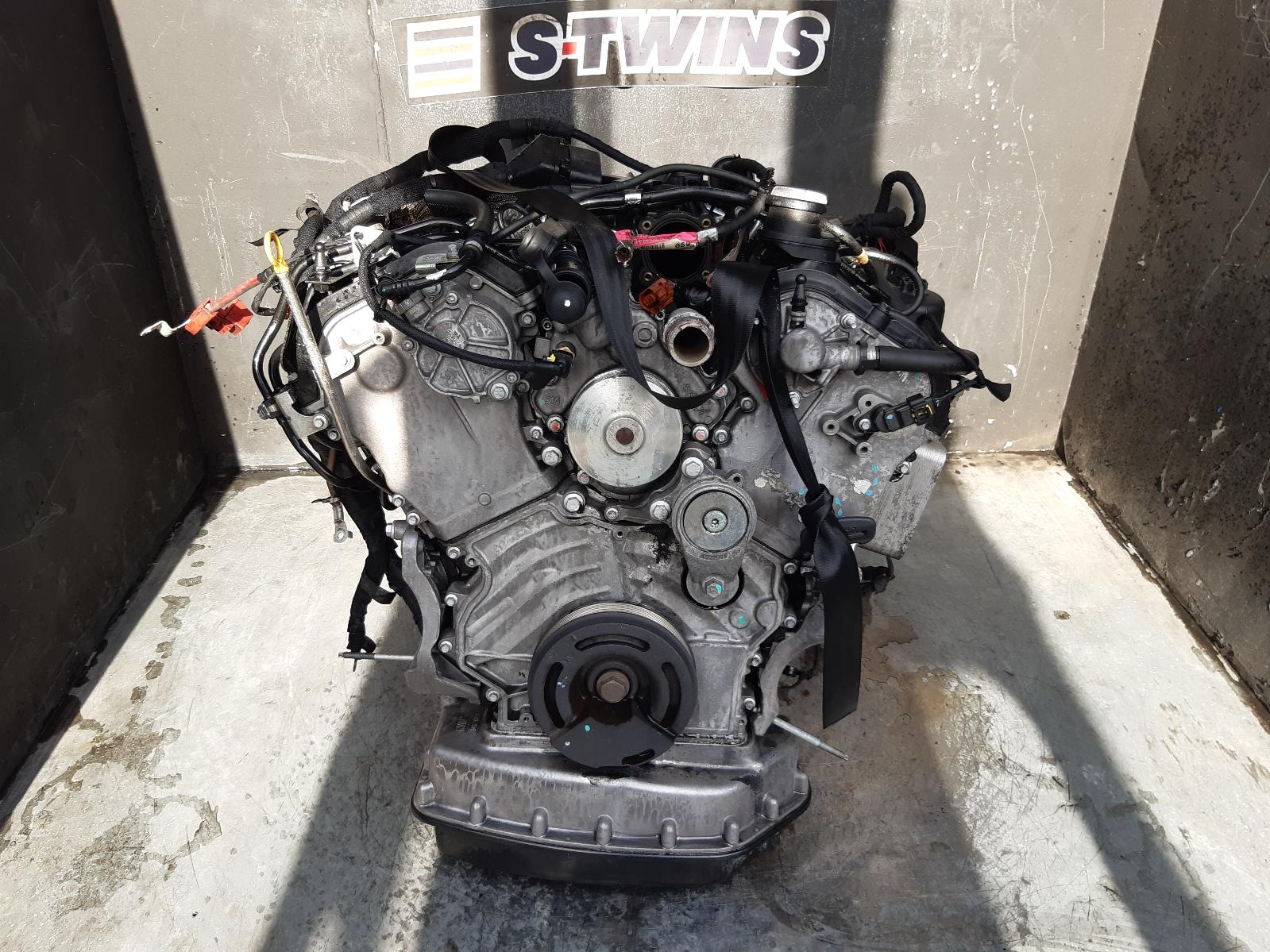 View Auto part Engine Chrysler 300c 2013