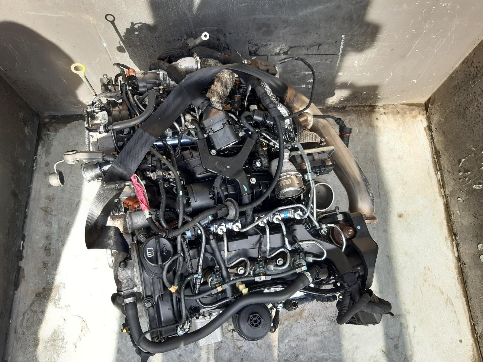 View Auto part Engine Chrysler 300c 2013