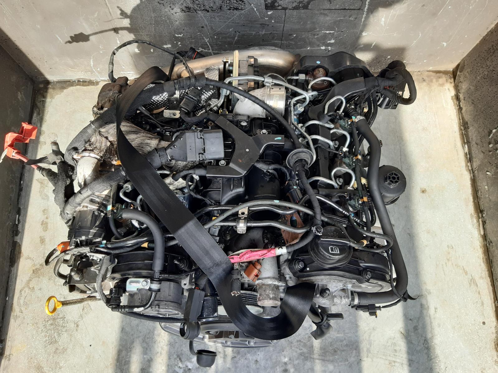 View Auto part Engine Chrysler 300c 2013