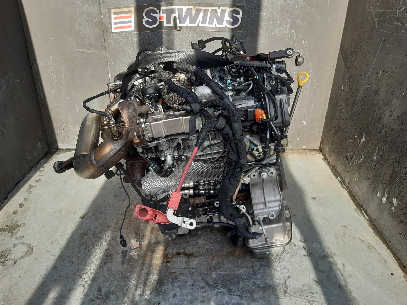 View Auto part Engine Chrysler 300c 2013