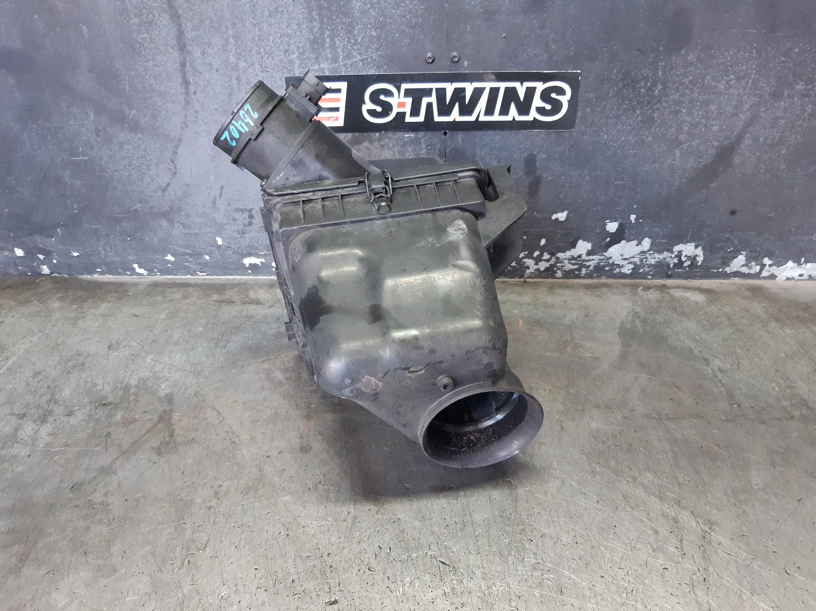 View Auto part Air Cleaner/Box Chrysler 300c 2013