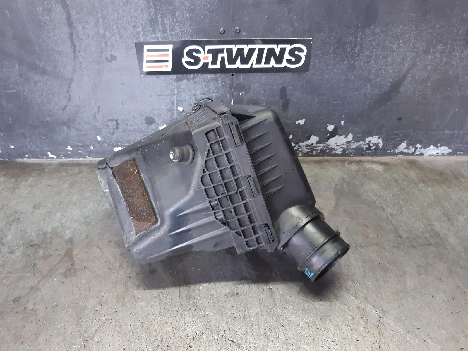 View Auto part Air Cleaner/Box Chrysler 300c 2013