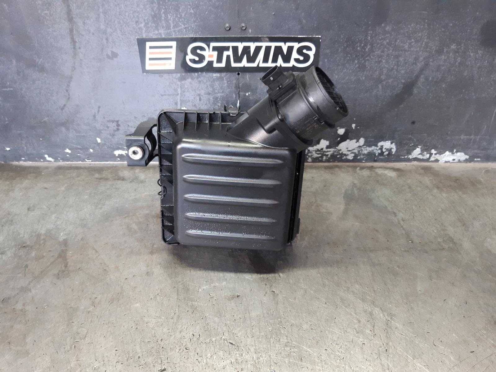 View Auto part Air Cleaner/Box Chrysler 300c 2013