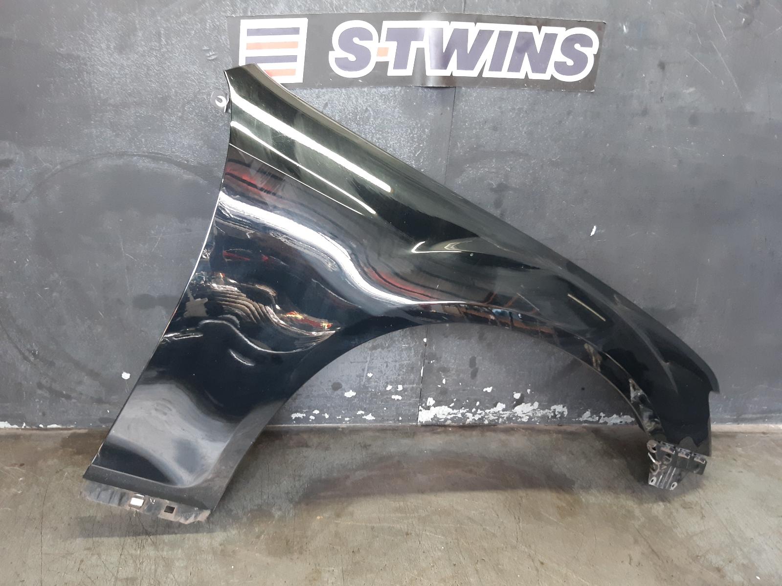 View Auto part Right Guard Chrysler 300c 2013