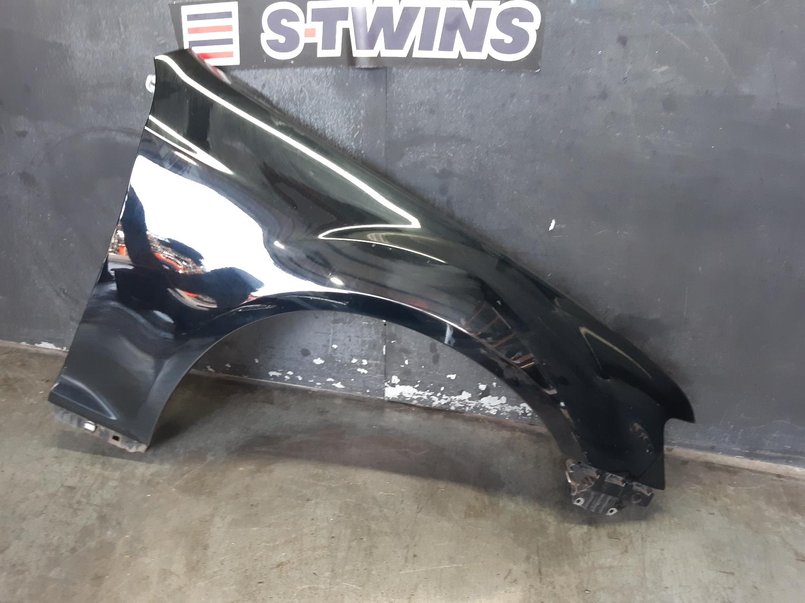 View Auto part Right Guard Chrysler 300c 2013